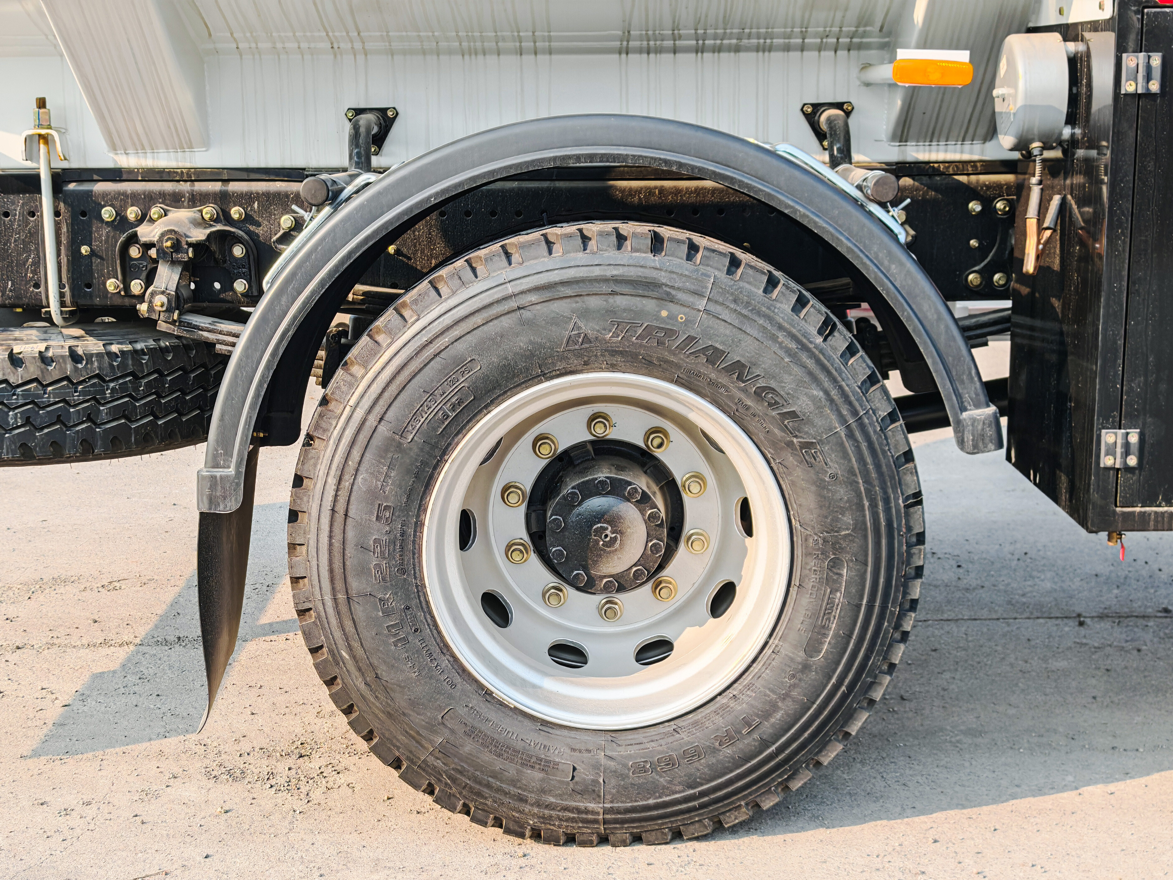 SHACMAN L3000 4×2 Oil Truck