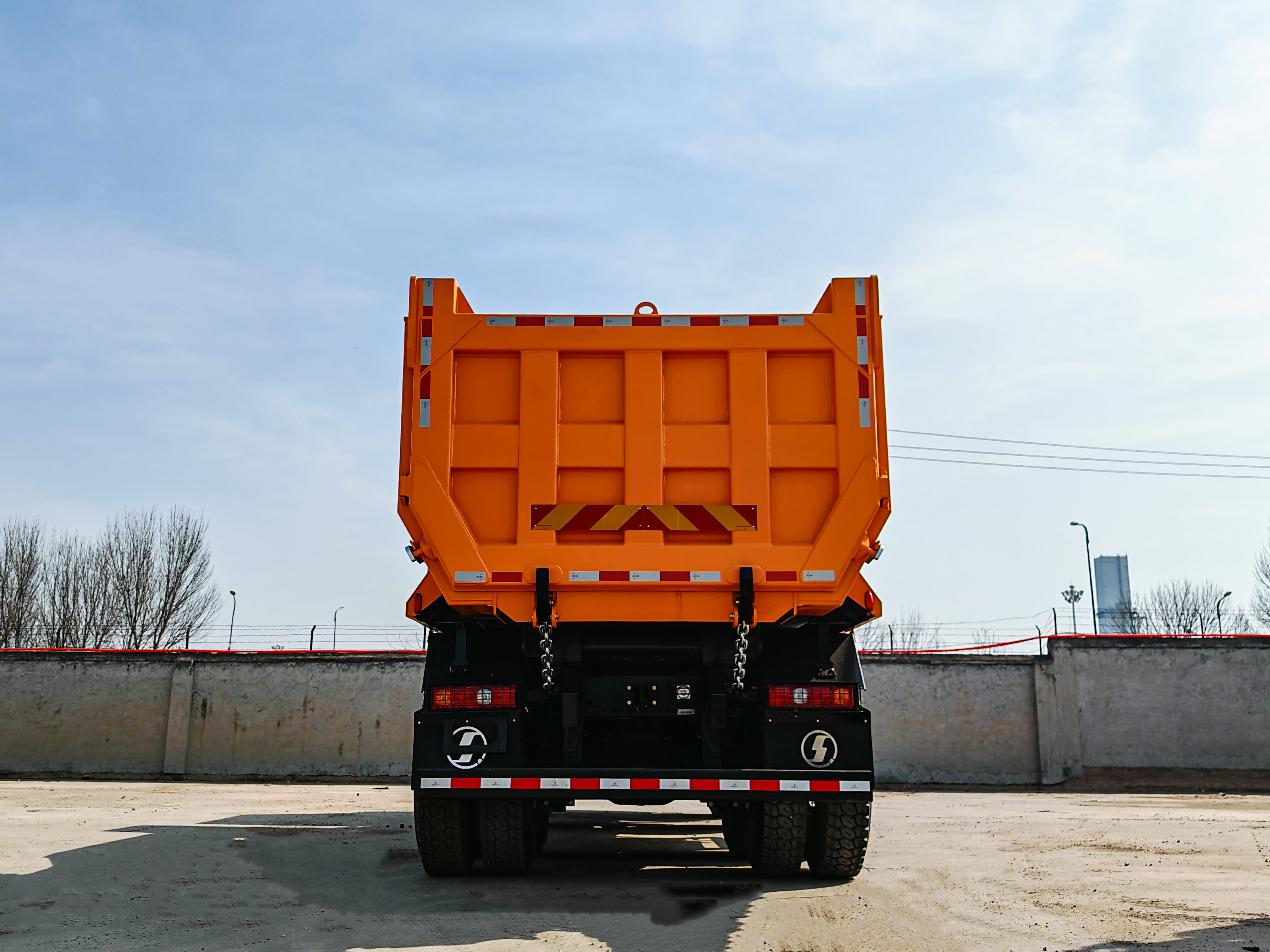 SHACMAN X3000 8×4 Dump Truck