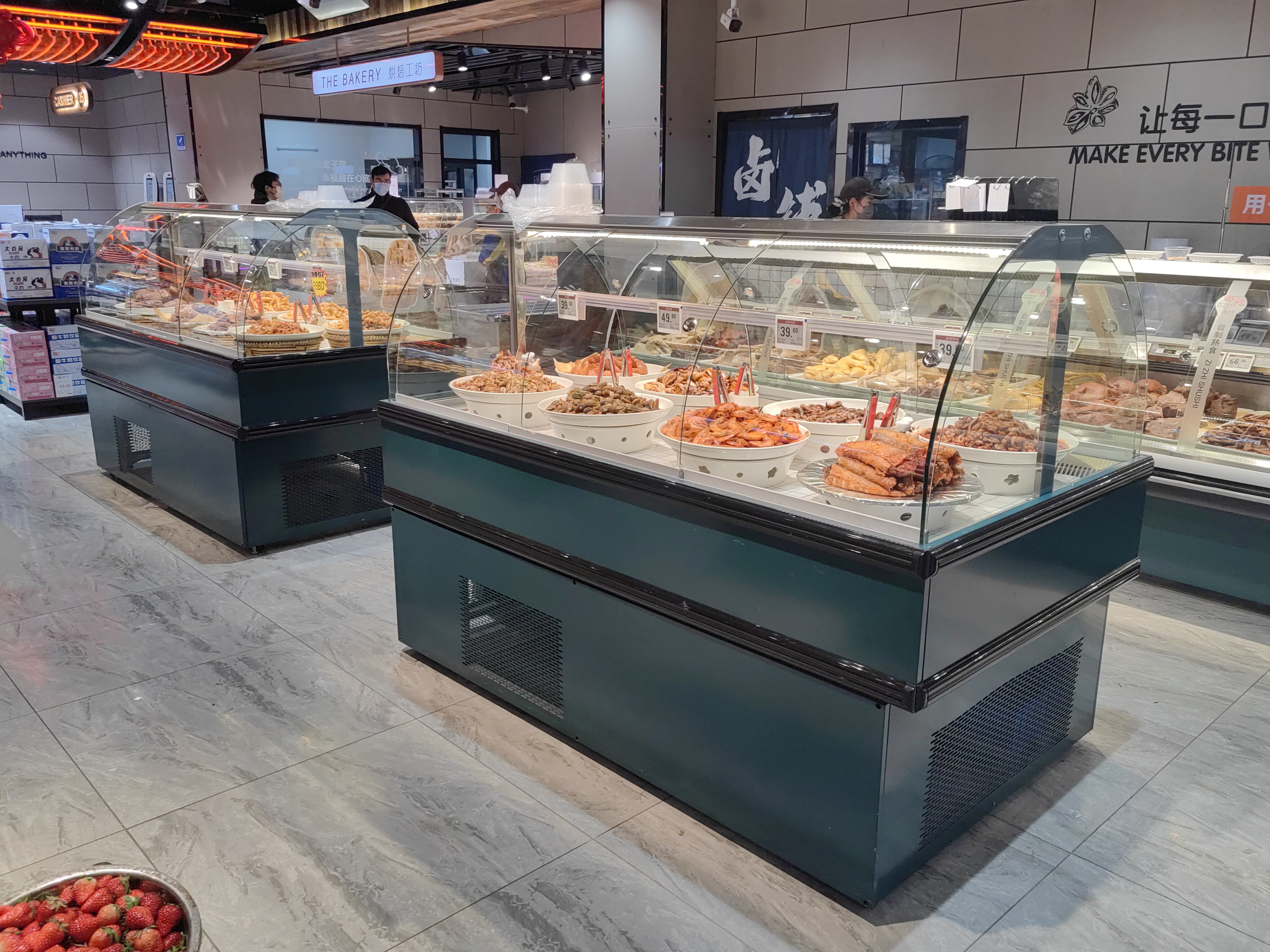 What is the reason for the high power consumption of the fruit air curtain cabinet?