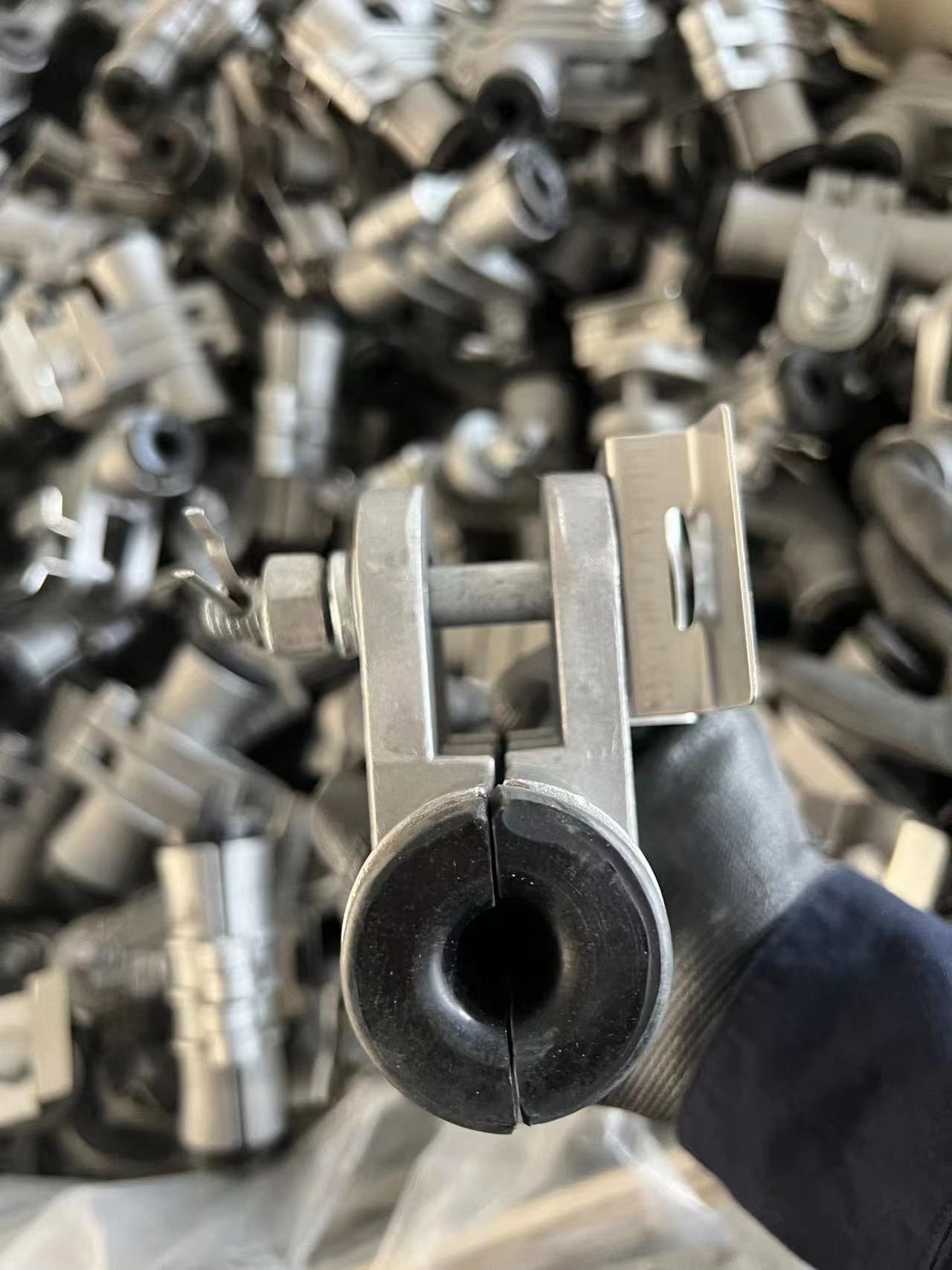 Hot Sale Plastic Suspension Clamp For OPGW FIBER Cable And ADSS FIBER CABLE Suspension Clamp