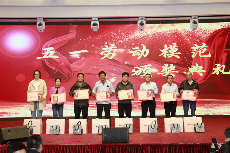 In the hot May, Fengerda Group generously distributes employee benefits