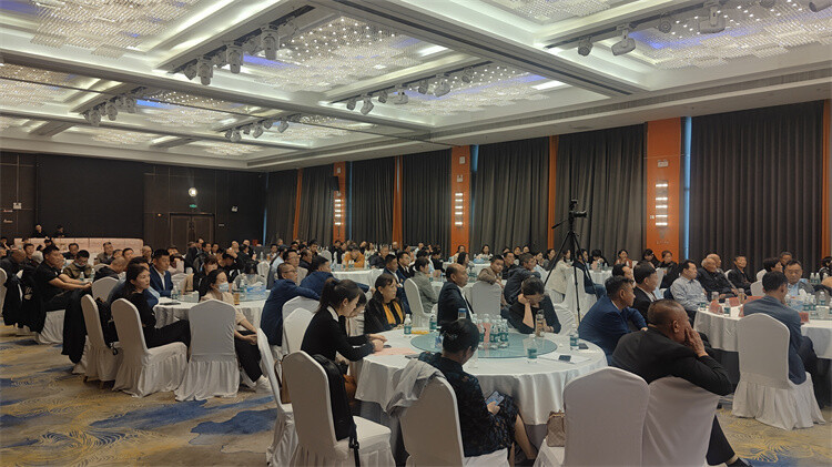 In the hot May, Fengerda Group generously distributes employee benefits