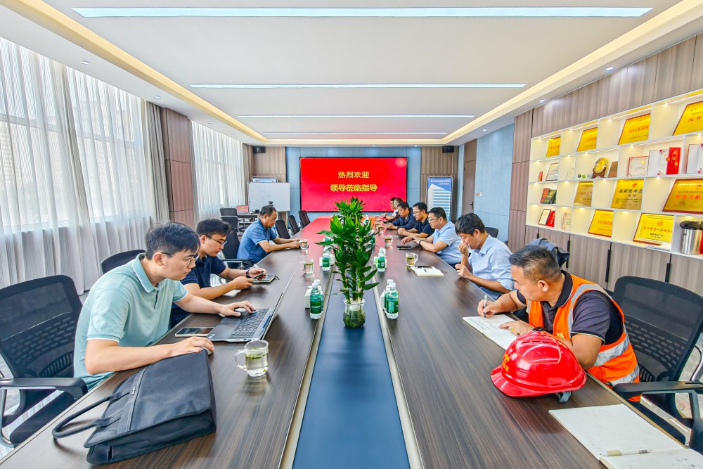 The Municipal Bureau of Industry and Information Technology visited Feng Erda Group to oversee workplace safety and highly commended the effectiveness of its safety management.
