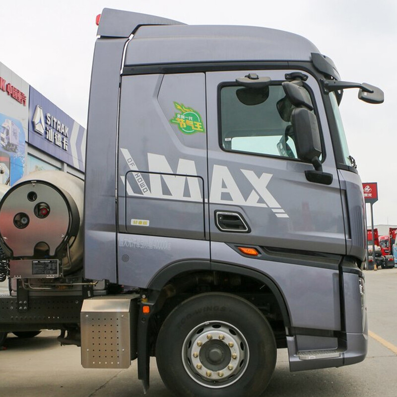 HOWO Max Heavy Truck Light Luxury Edition 480HP 6X4 LNG Tractor