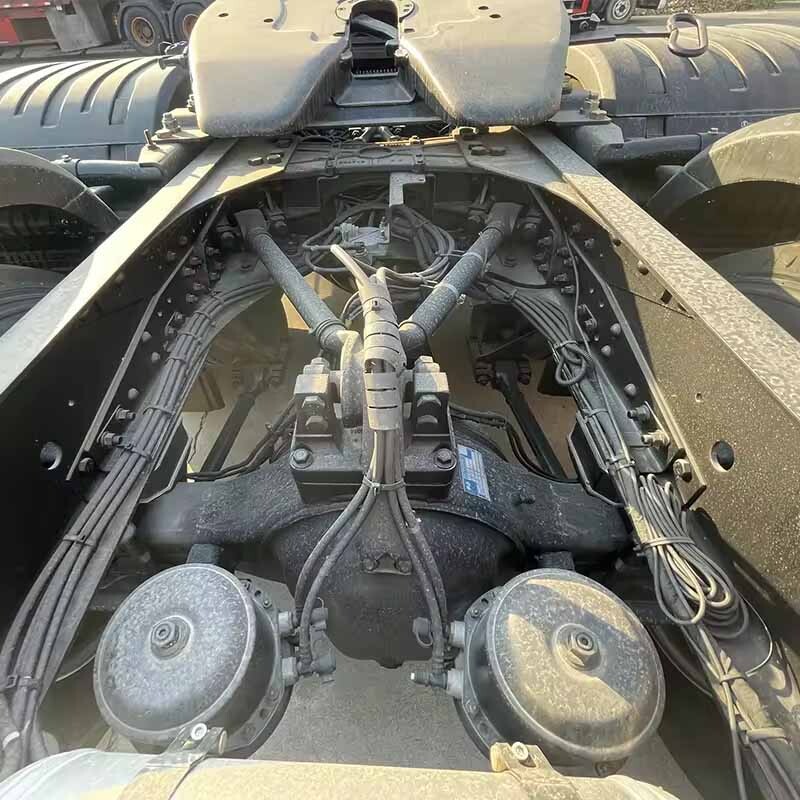 HOWO Max Heavy Truck Light Luxury Edition 480HP 6X4 LNG Tractor