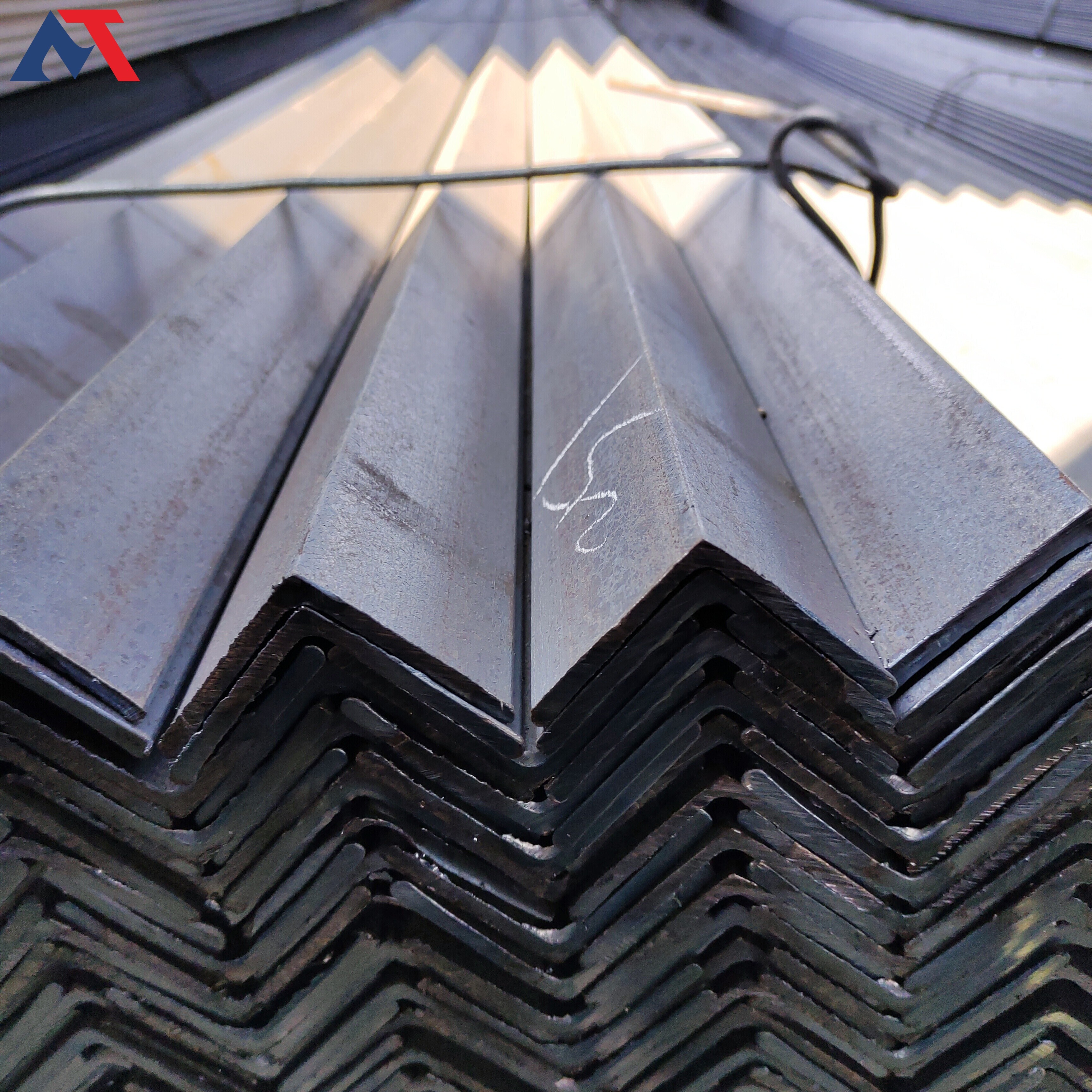 Hot selling equal angle steel, unequal angle steel, galvanized angle steel