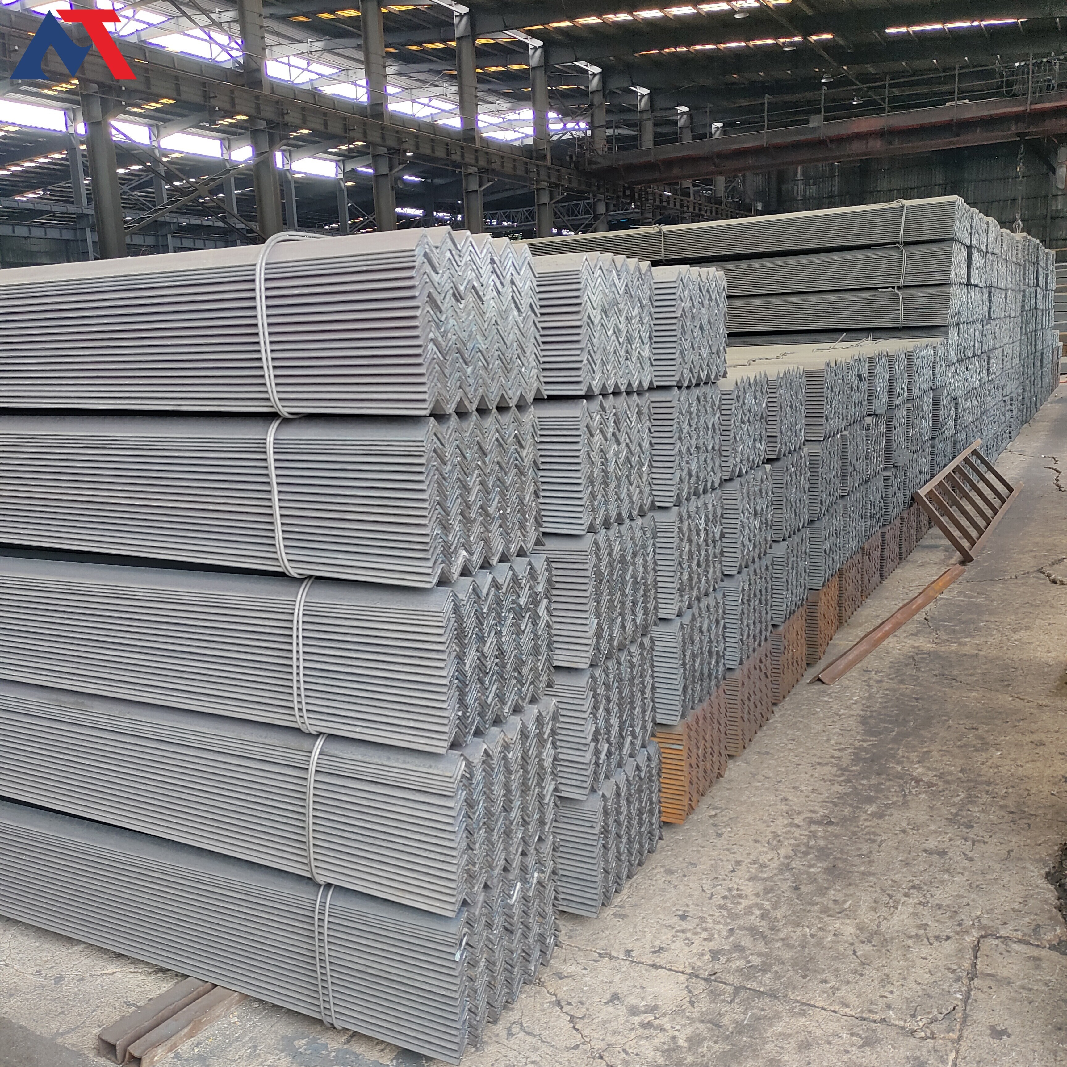 Hot selling European standard equal angle steel