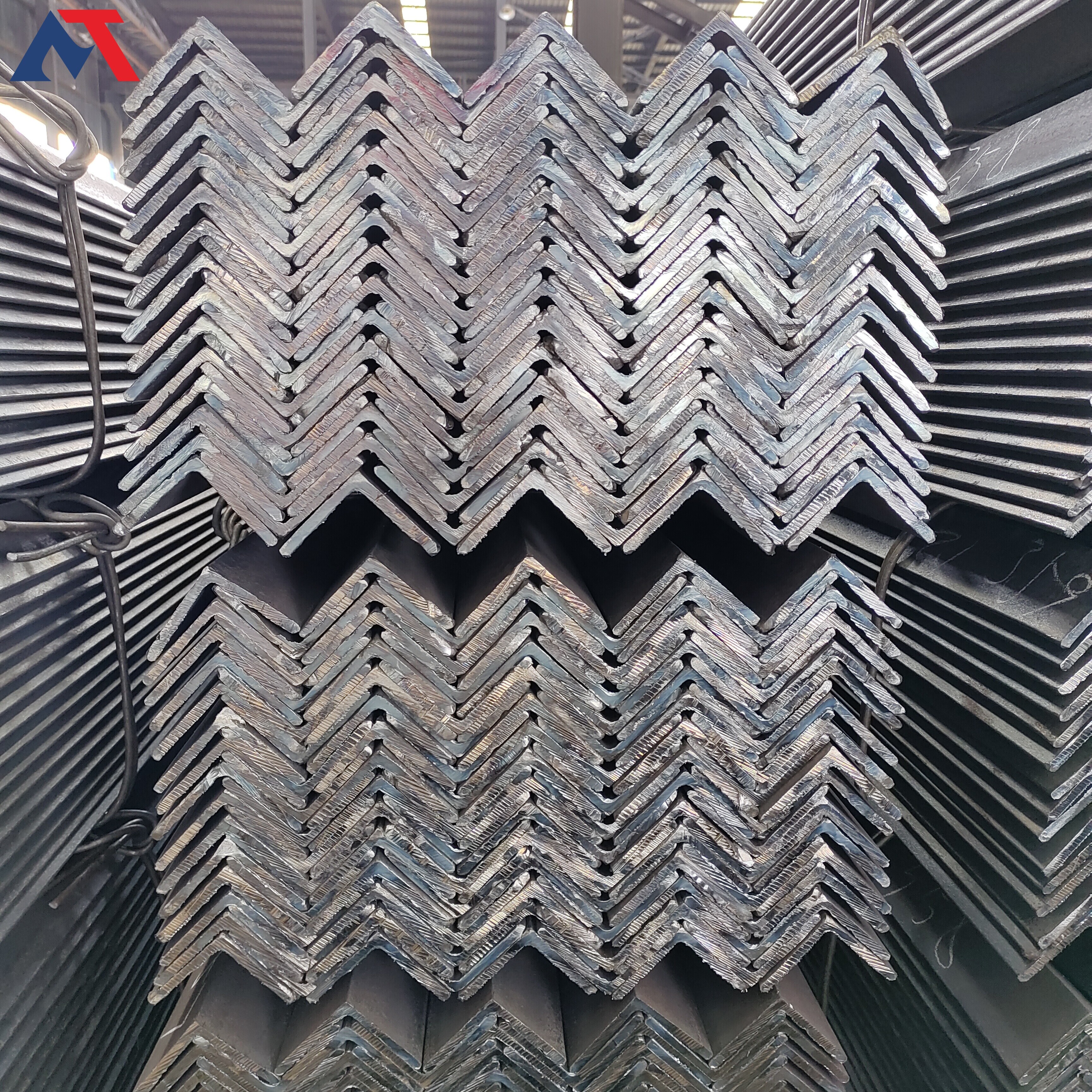 S235JR Hot selling Japanese standard equal angle steel