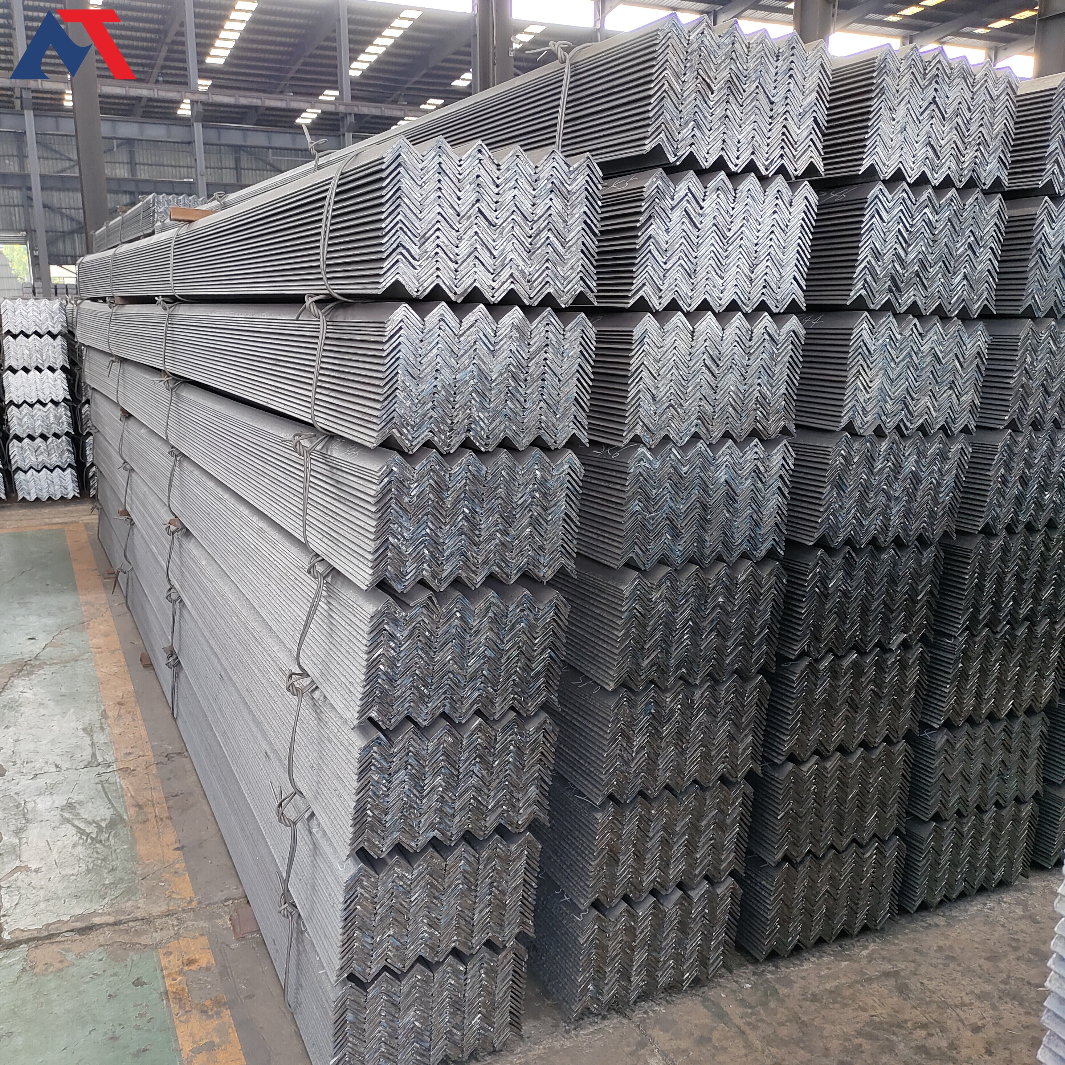 S235JR Hot selling Japanese standard equal angle steel