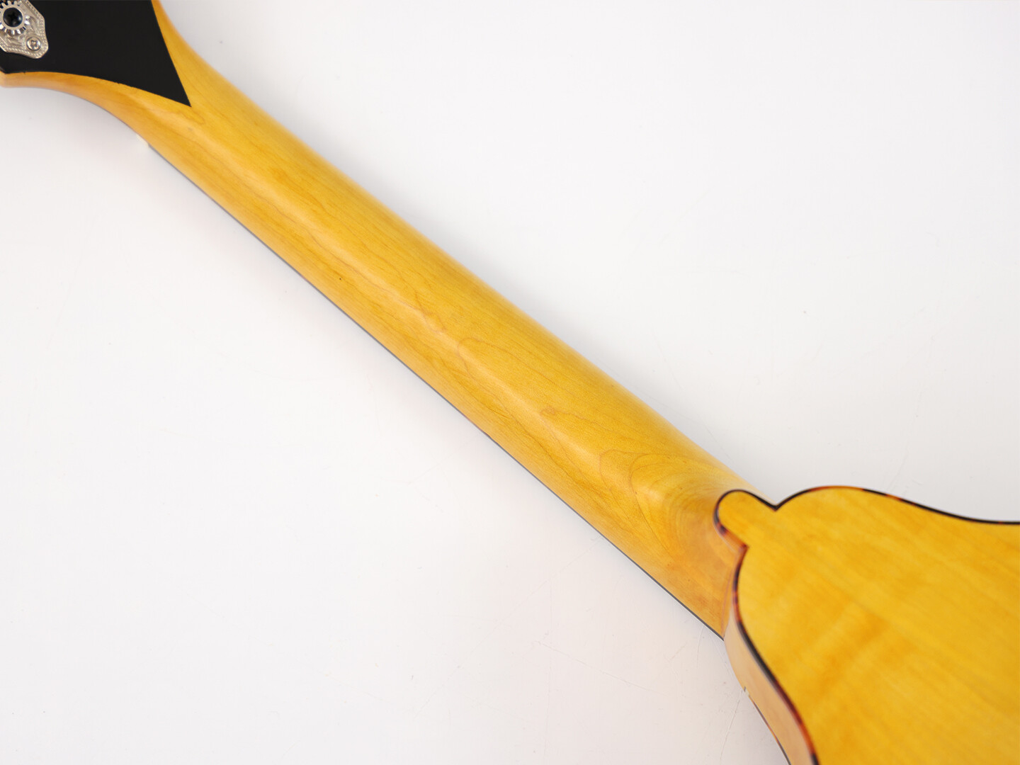 Afanti A Solid Spruce Top Solid Flamed Maple Back A Style Mandola