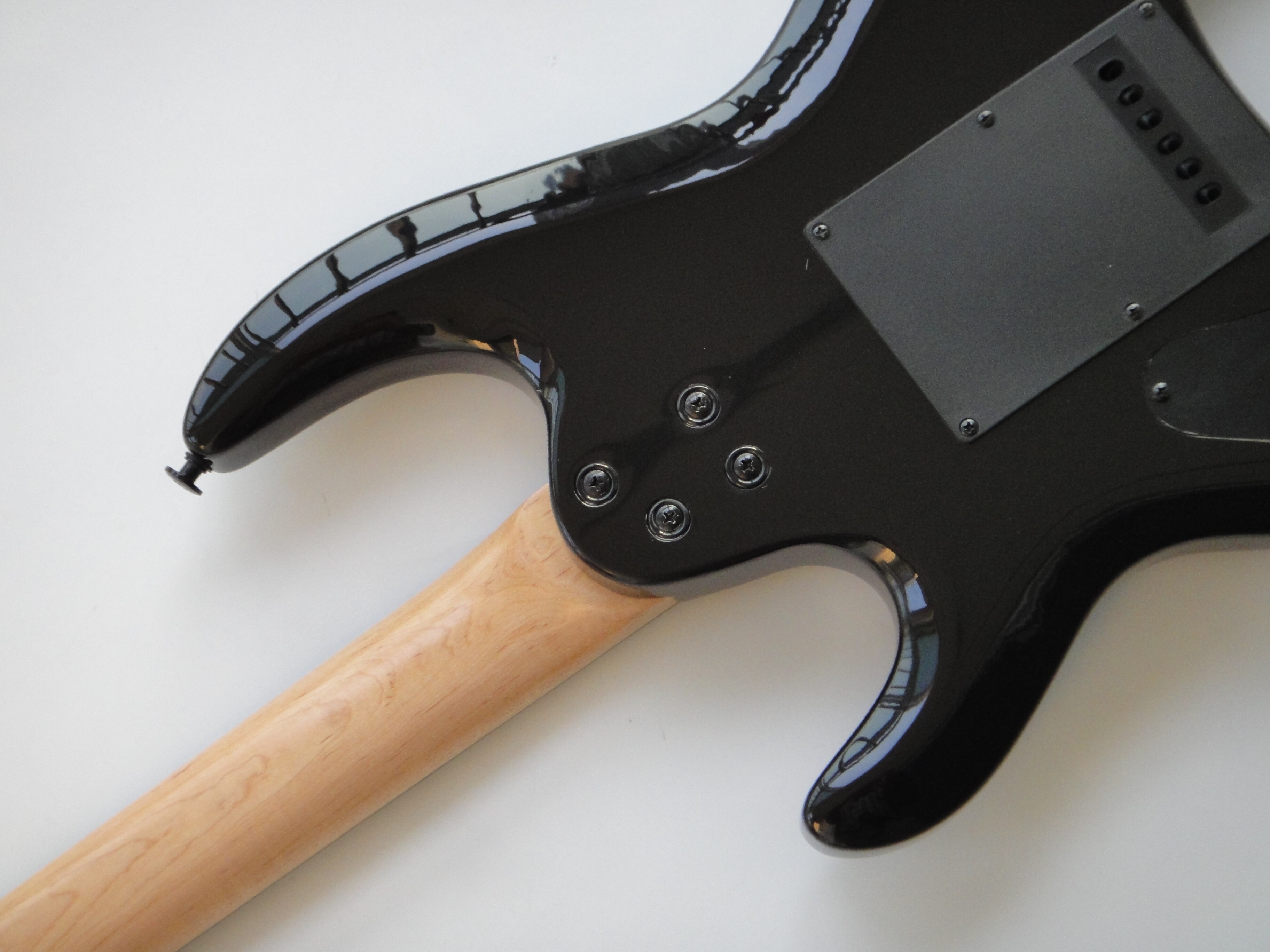 Afanti Customized Hsh Vintage Synchronized Tremolo 6 String Headless Electric Guitar