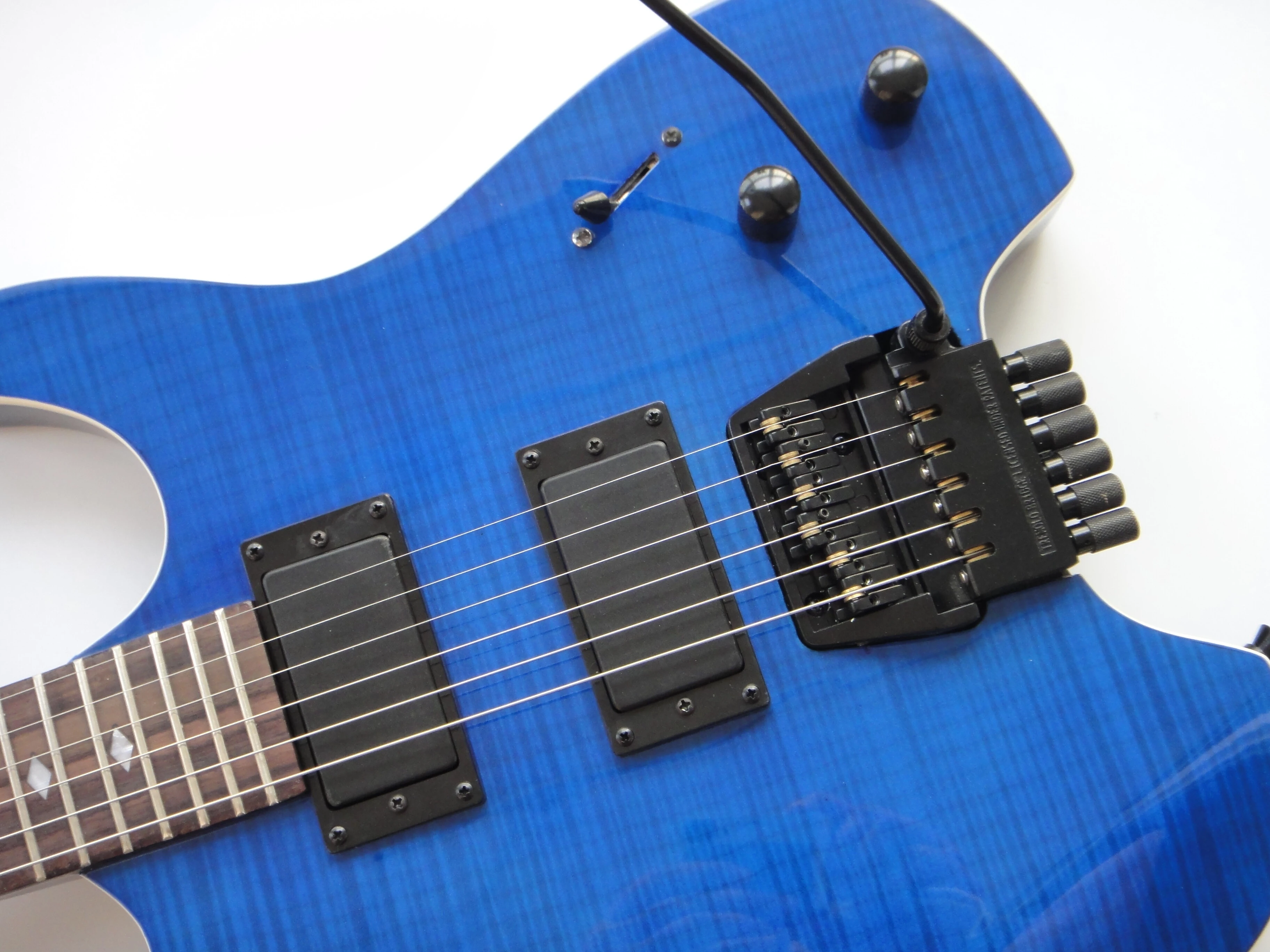 Afanti Customized Hh Double Locking Tremolo Flamed Blue Headless Electric Guitar