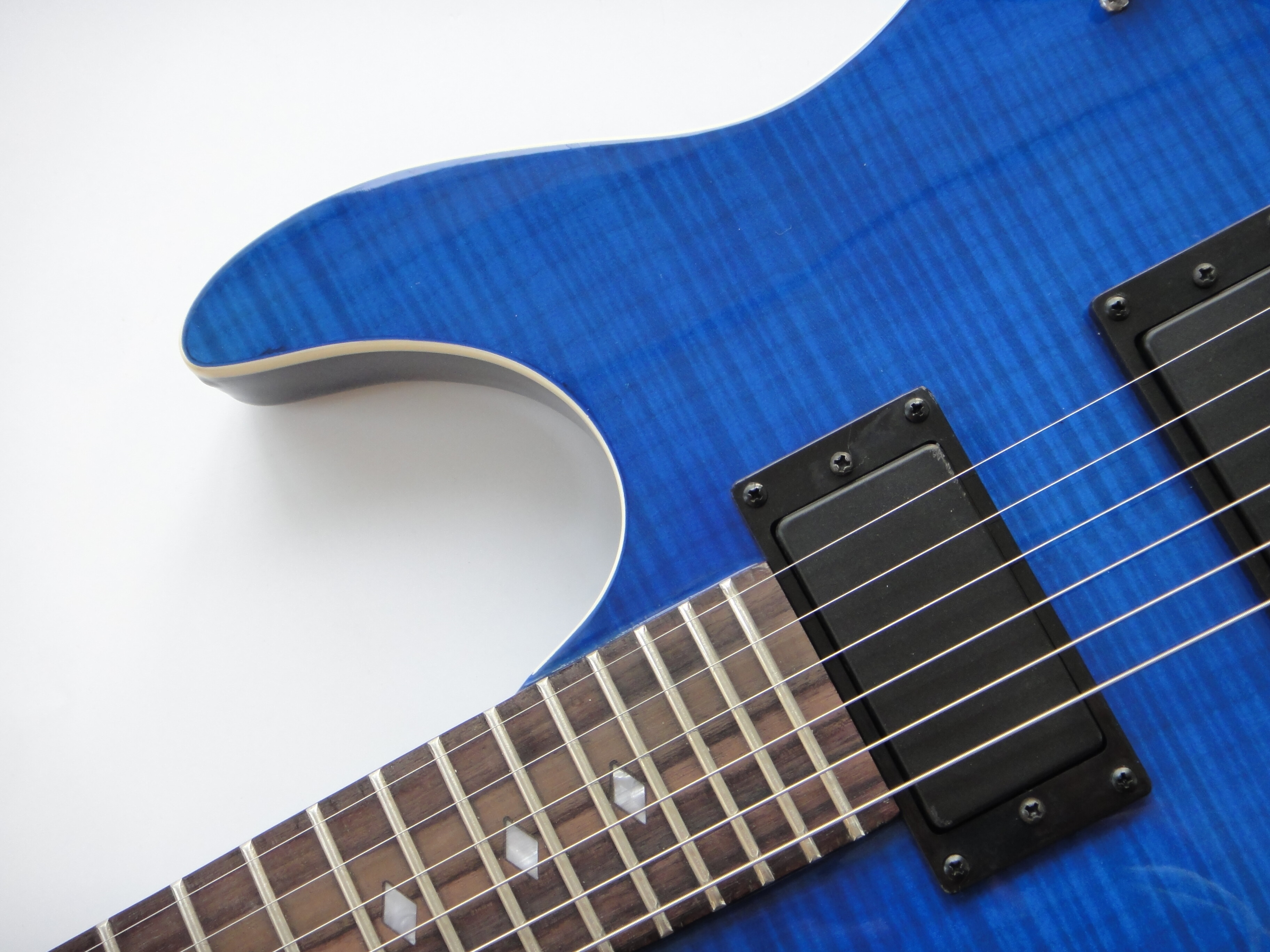 Afanti Customized Hh Double Locking Tremolo Flamed Blue Headless Electric Guitar