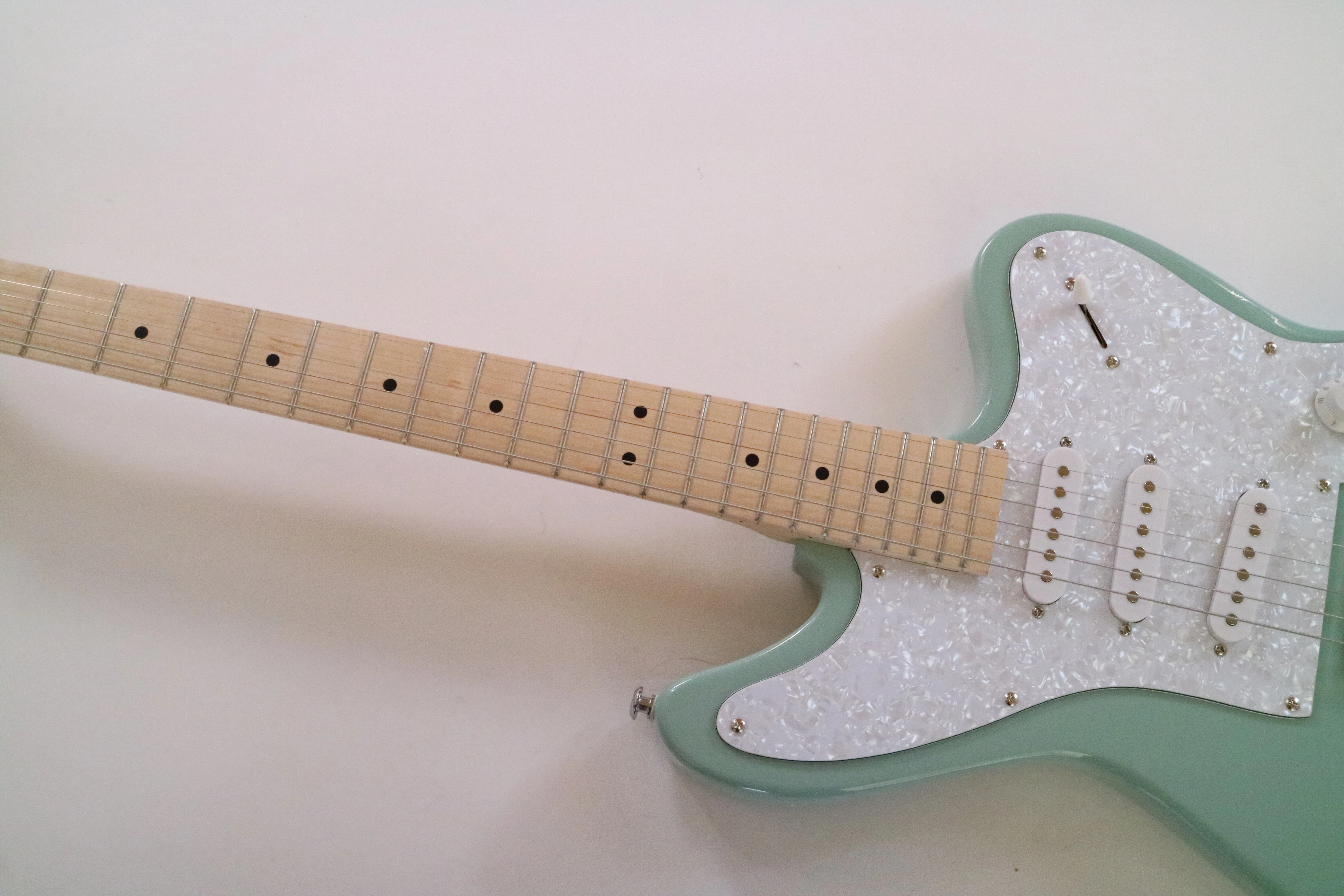 Afanti Customized SSS Pickup Tremolo Bridge Maple Fingerboard Green Electric Guitar