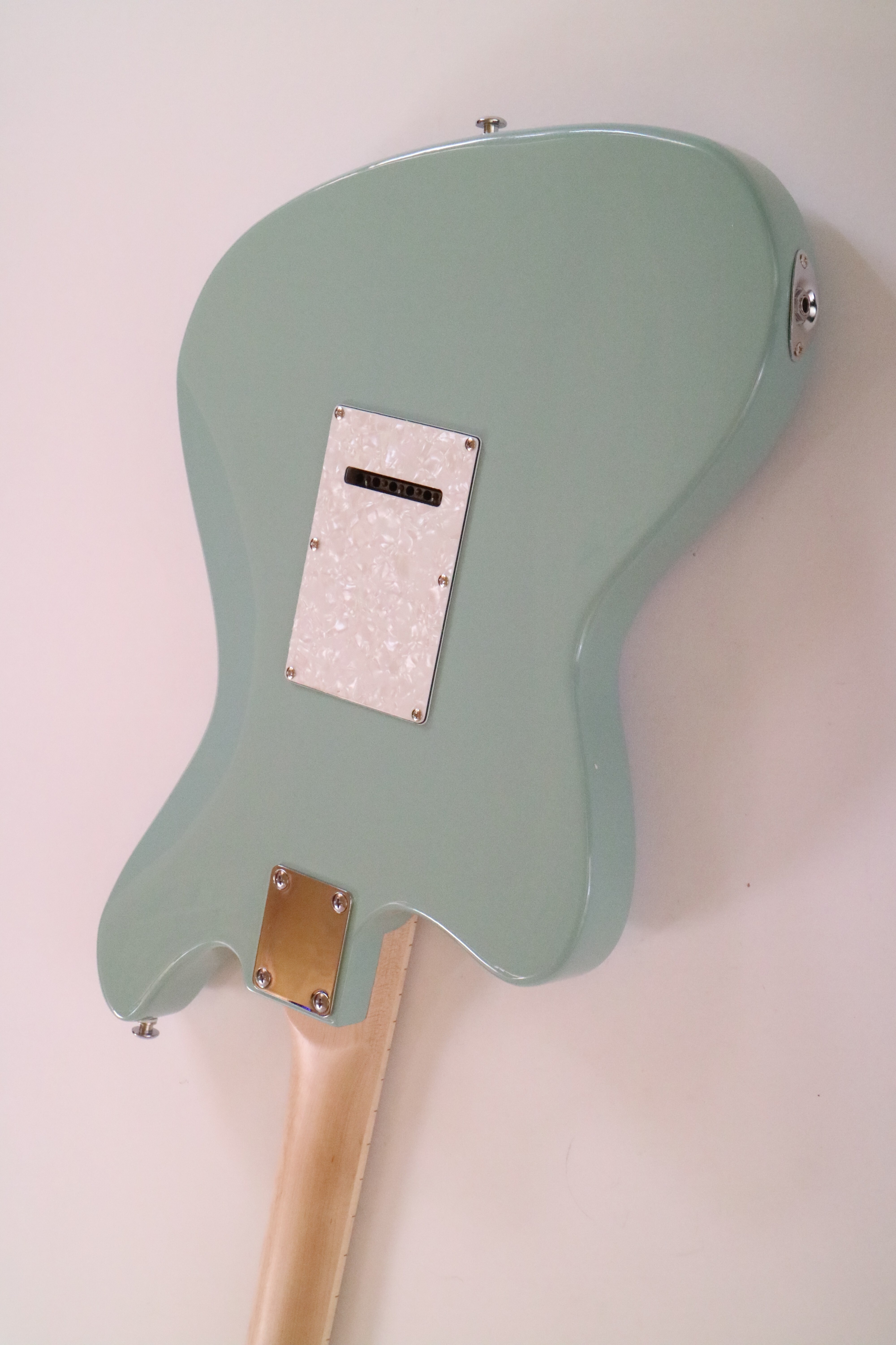 Afanti Customized SSS Pickup Tremolo Bridge Maple Fingerboard Green Electric Guitar