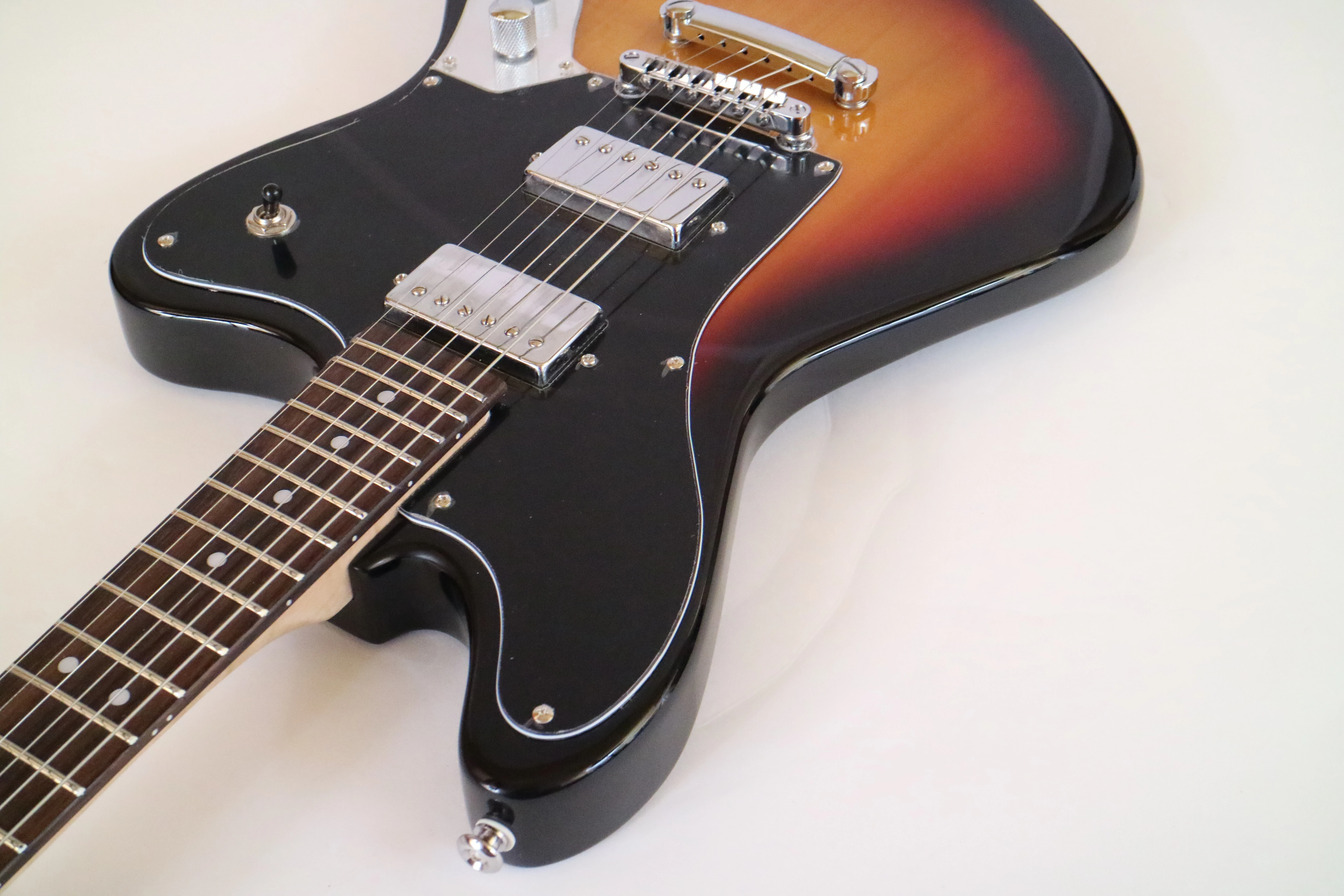 Afanti Customized Hh Pickup Maple Neck 6 String Sunburst Electric Guitar