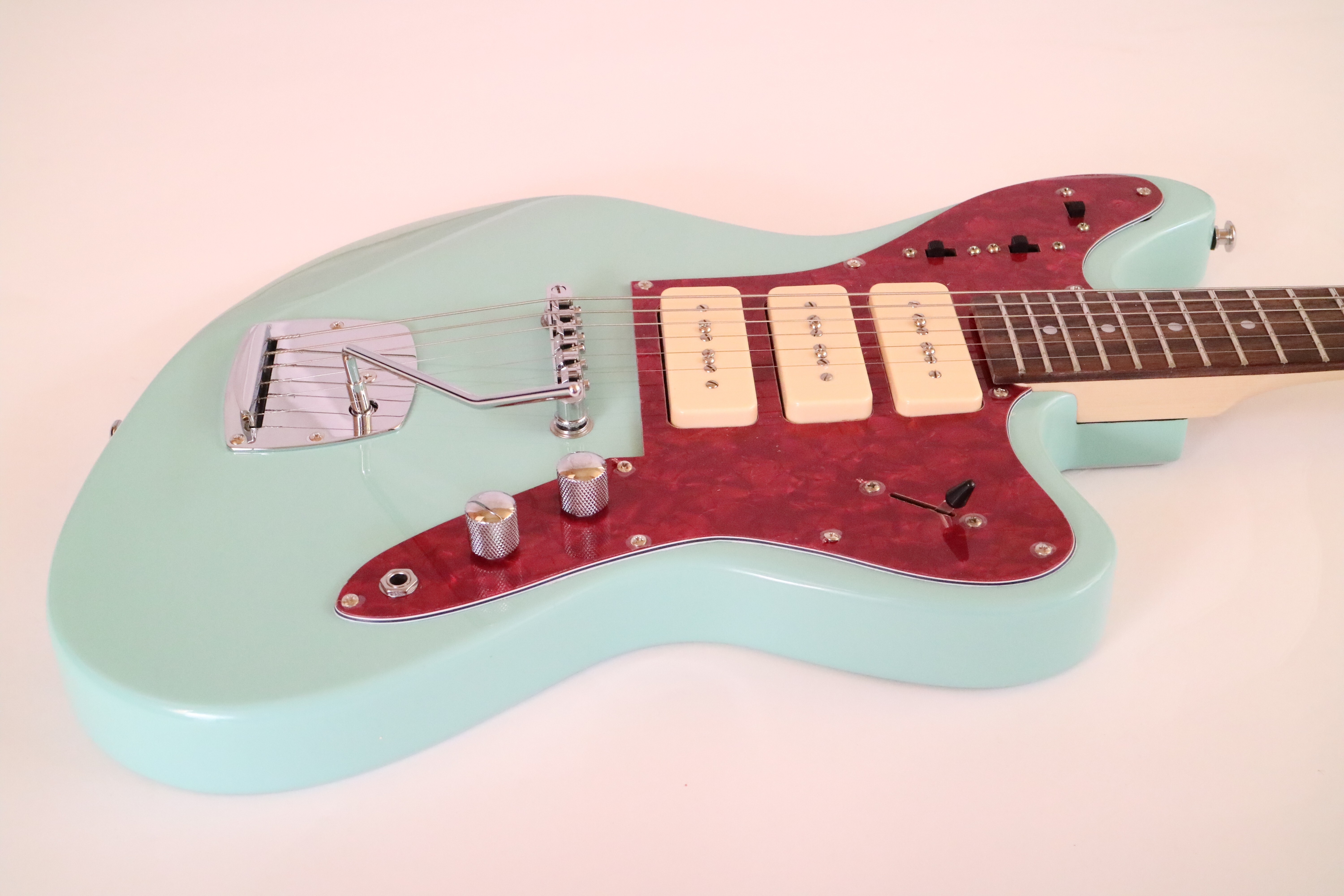 Afanti Customized Basswood Body Maple Neck 6 String Electric Guitar