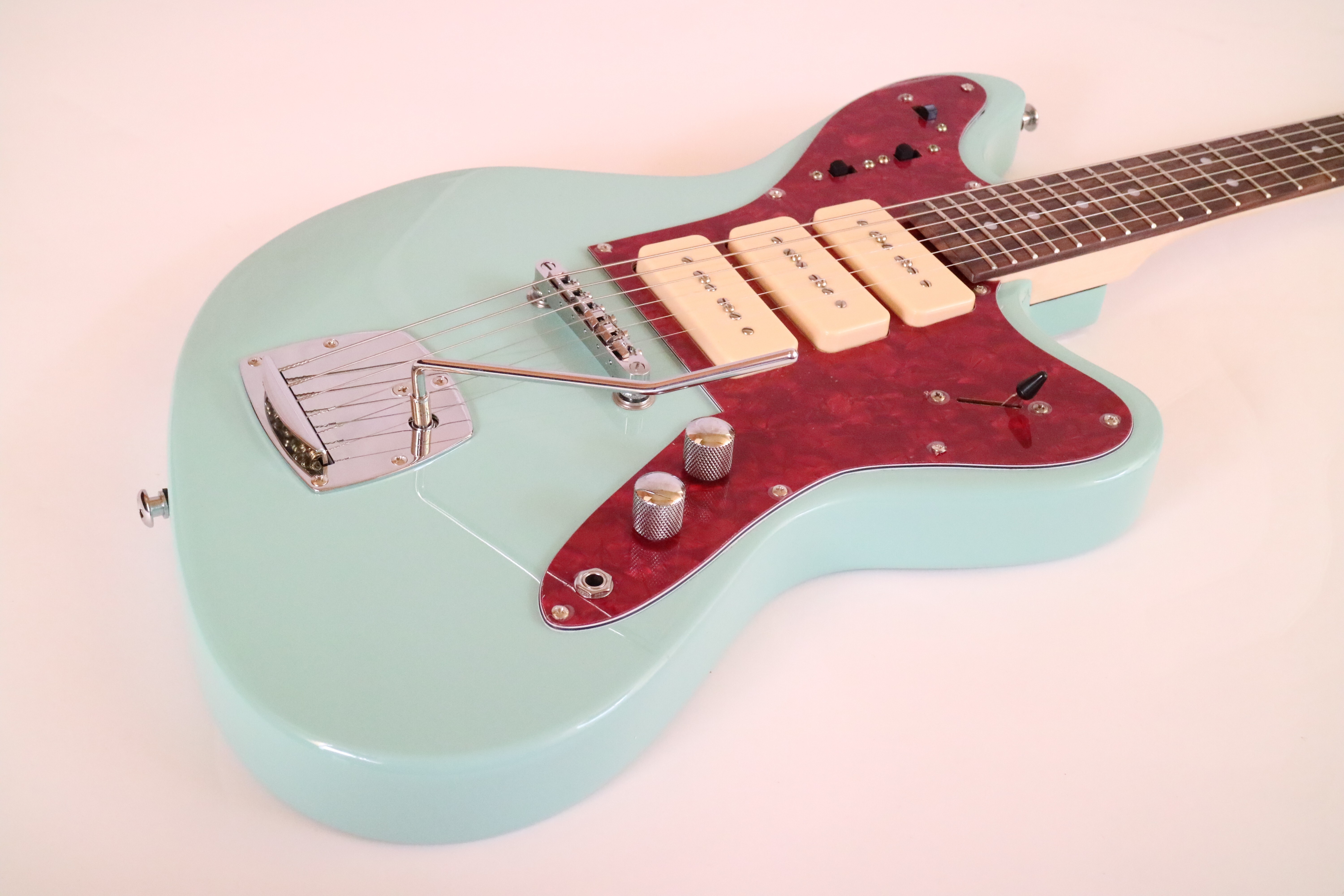 Afanti Customized Basswood Body Maple Neck 6 String Electric Guitar