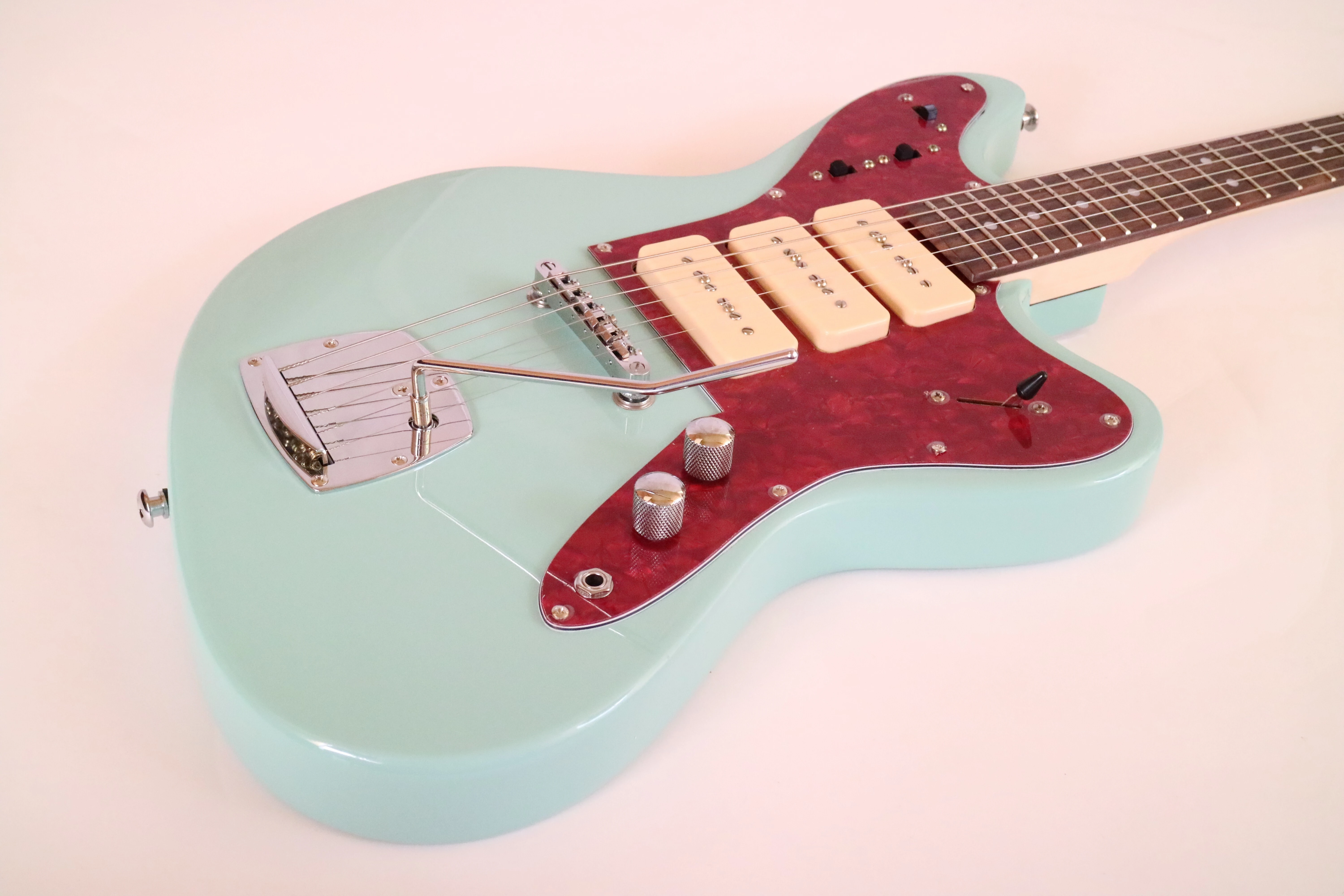 Afanti Customized Basswood Body Maple Neck 6 String Electric Guitar