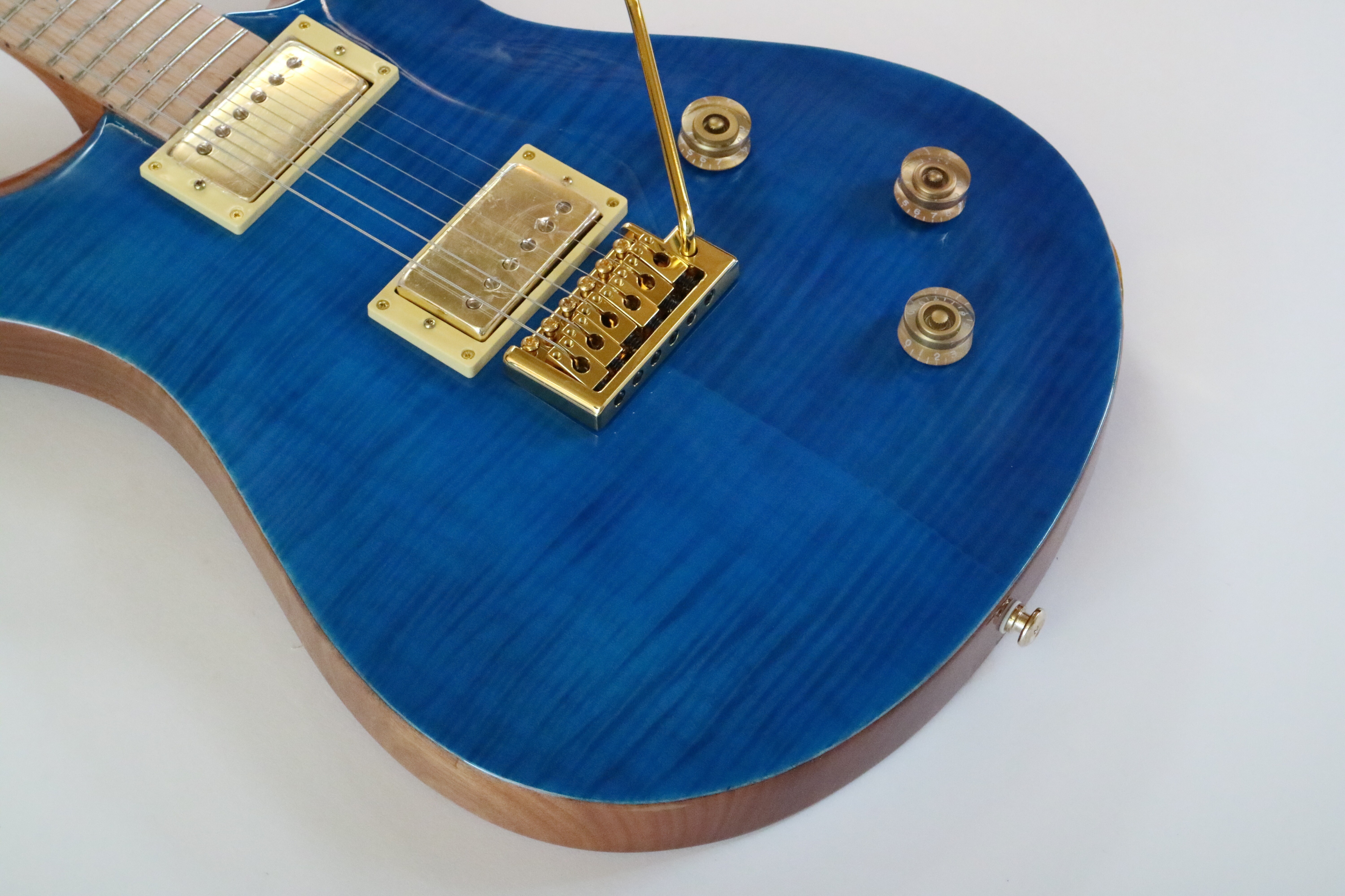 Afanti 22 Frets Mahogany with Flamed Maple Veneer Body Electric Guitar