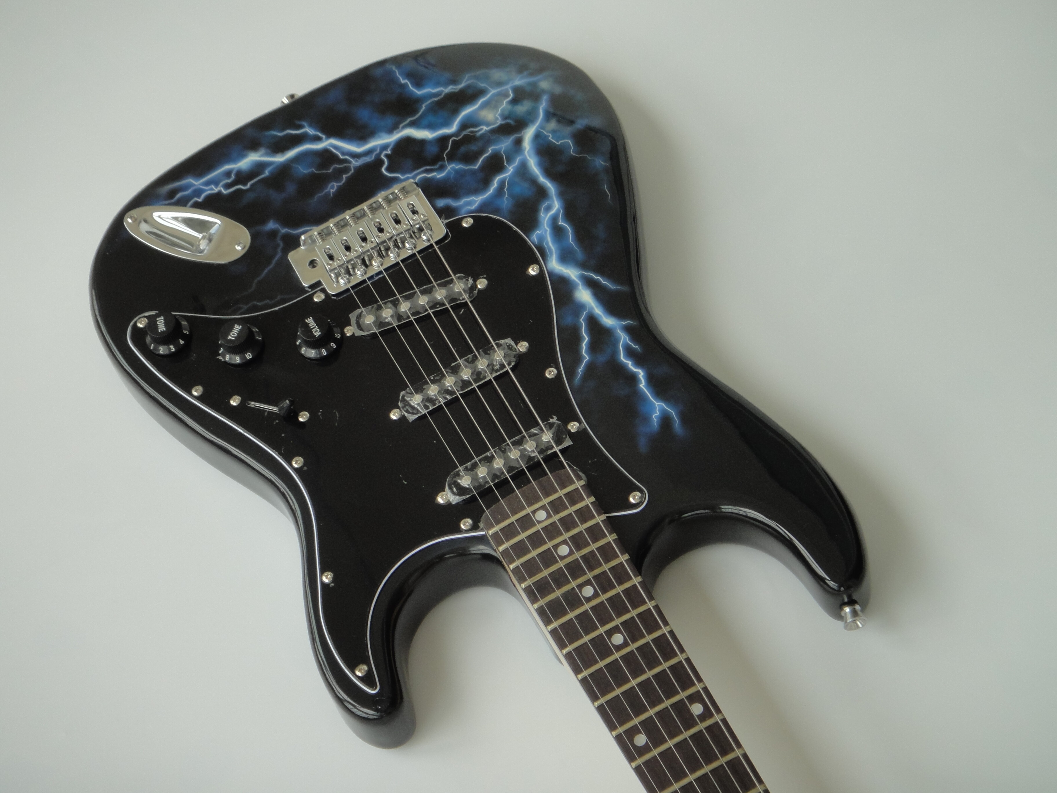 Afanti Bolt On Maple Neck SSS Pickups Electric Guitar