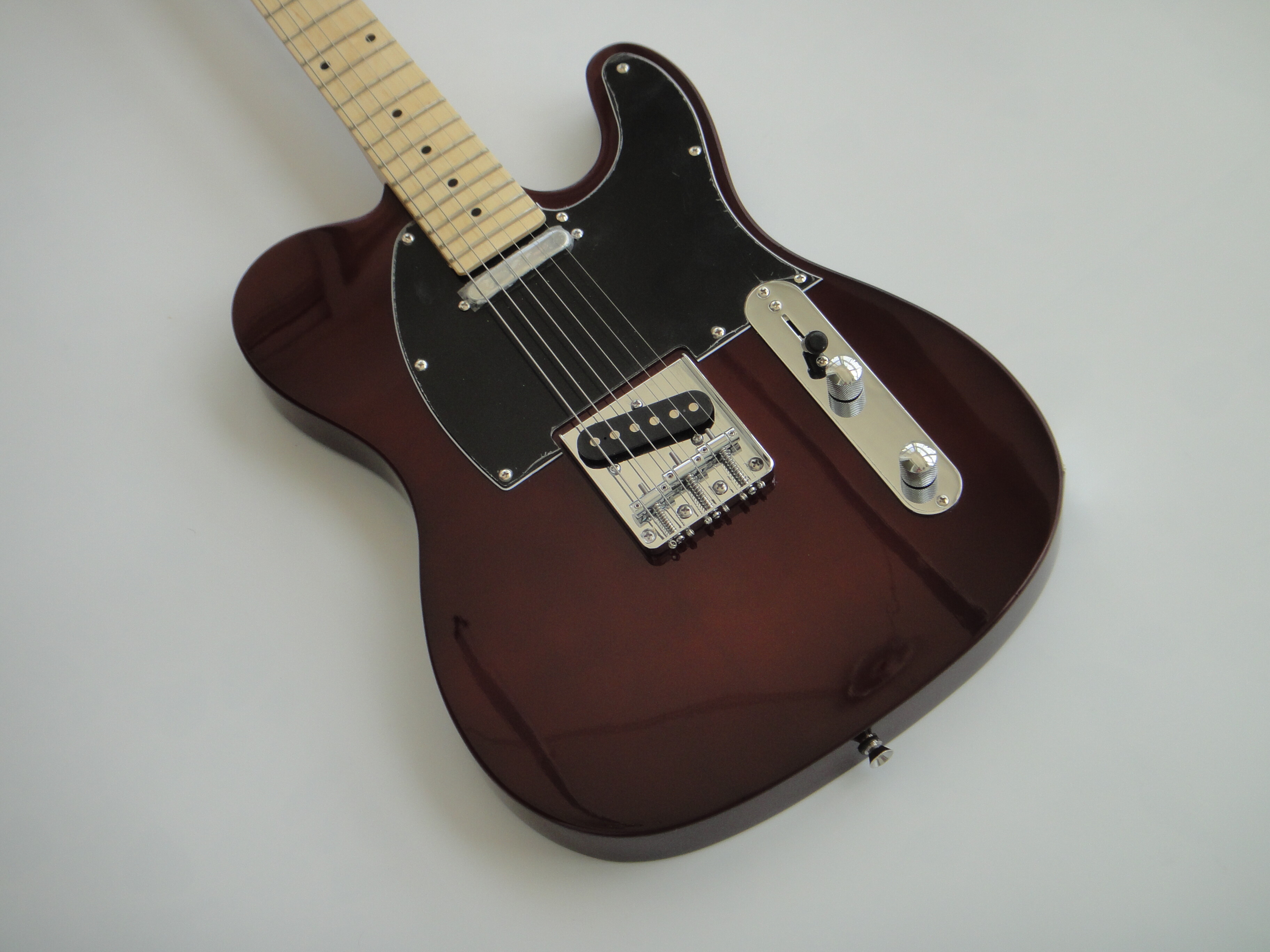 Afanti Customized Basswood Body Maple Neck Electric Guitar