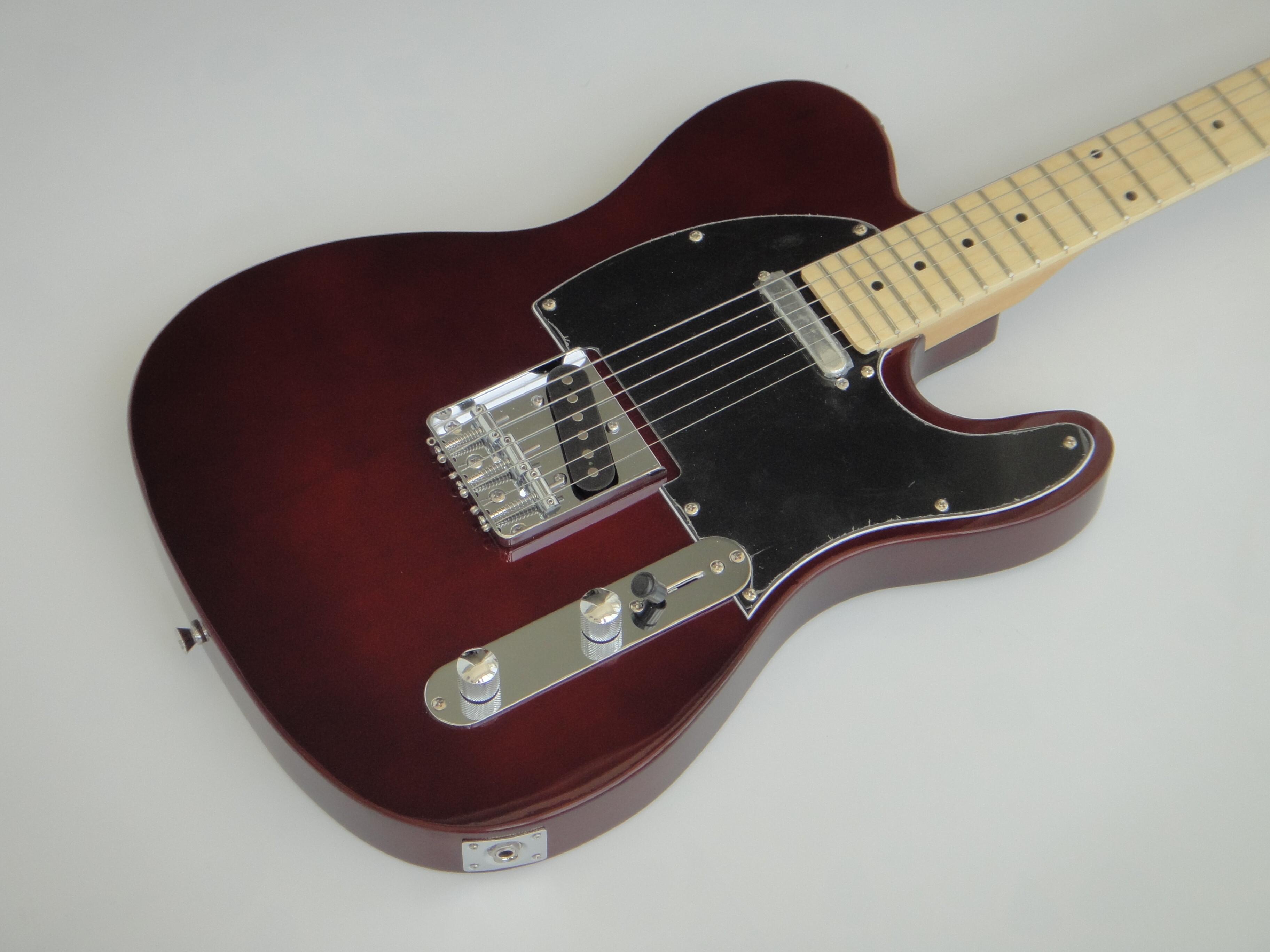 Afanti Customized Basswood Body Maple Neck Electric Guitar