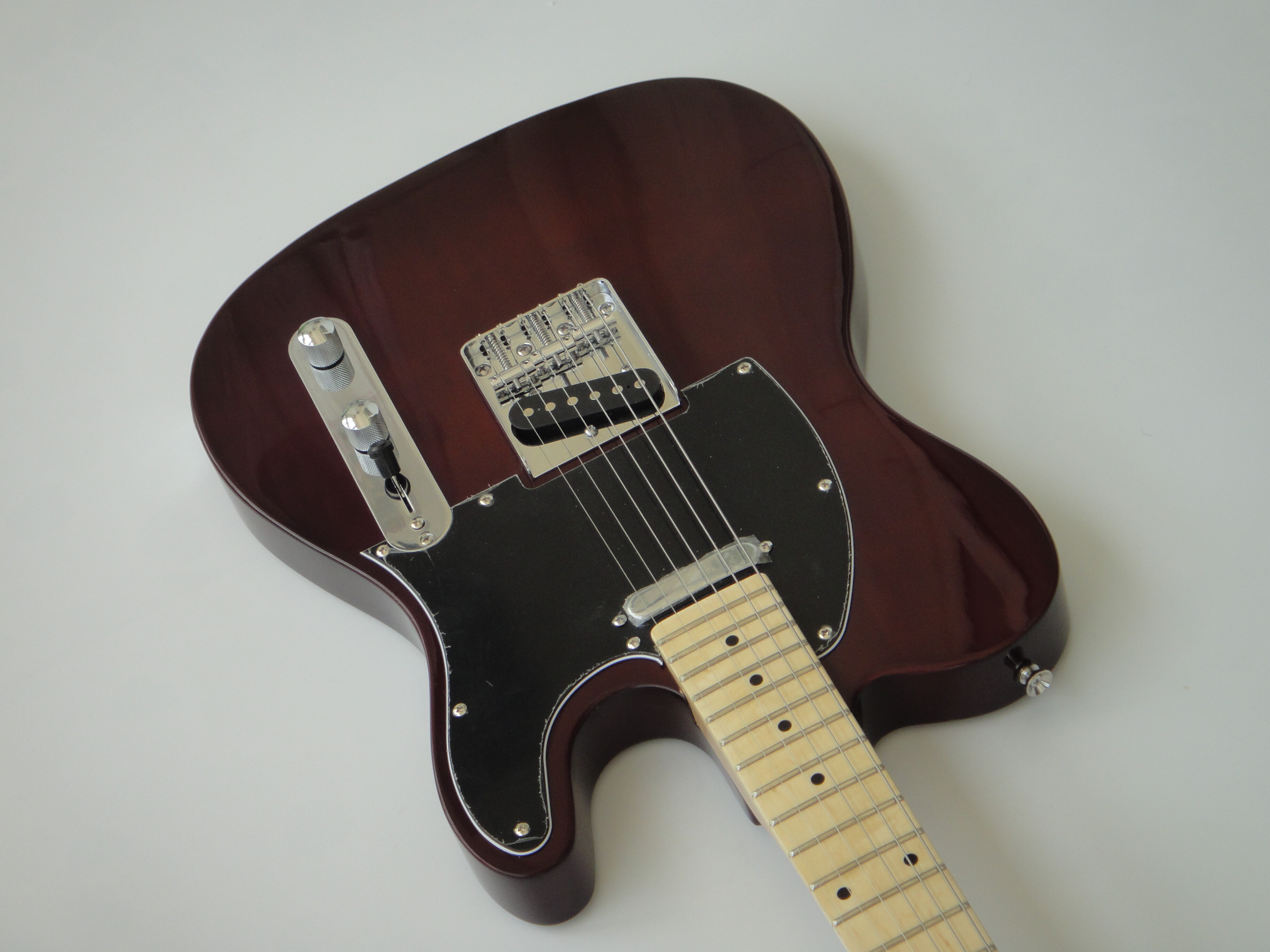 Afanti Customized Basswood Body Maple Neck Electric Guitar