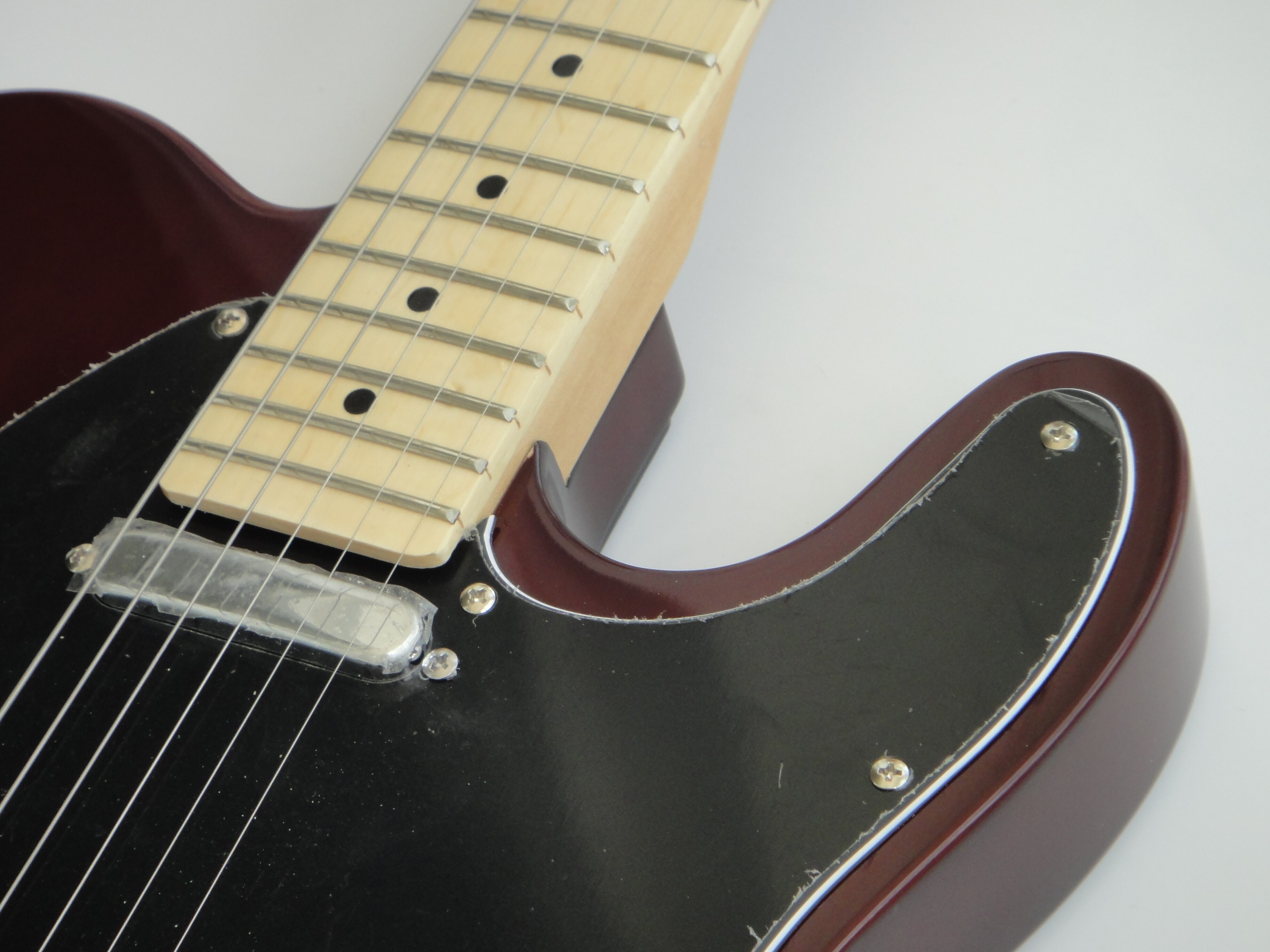 Afanti Customized Basswood Body Maple Neck Electric Guitar