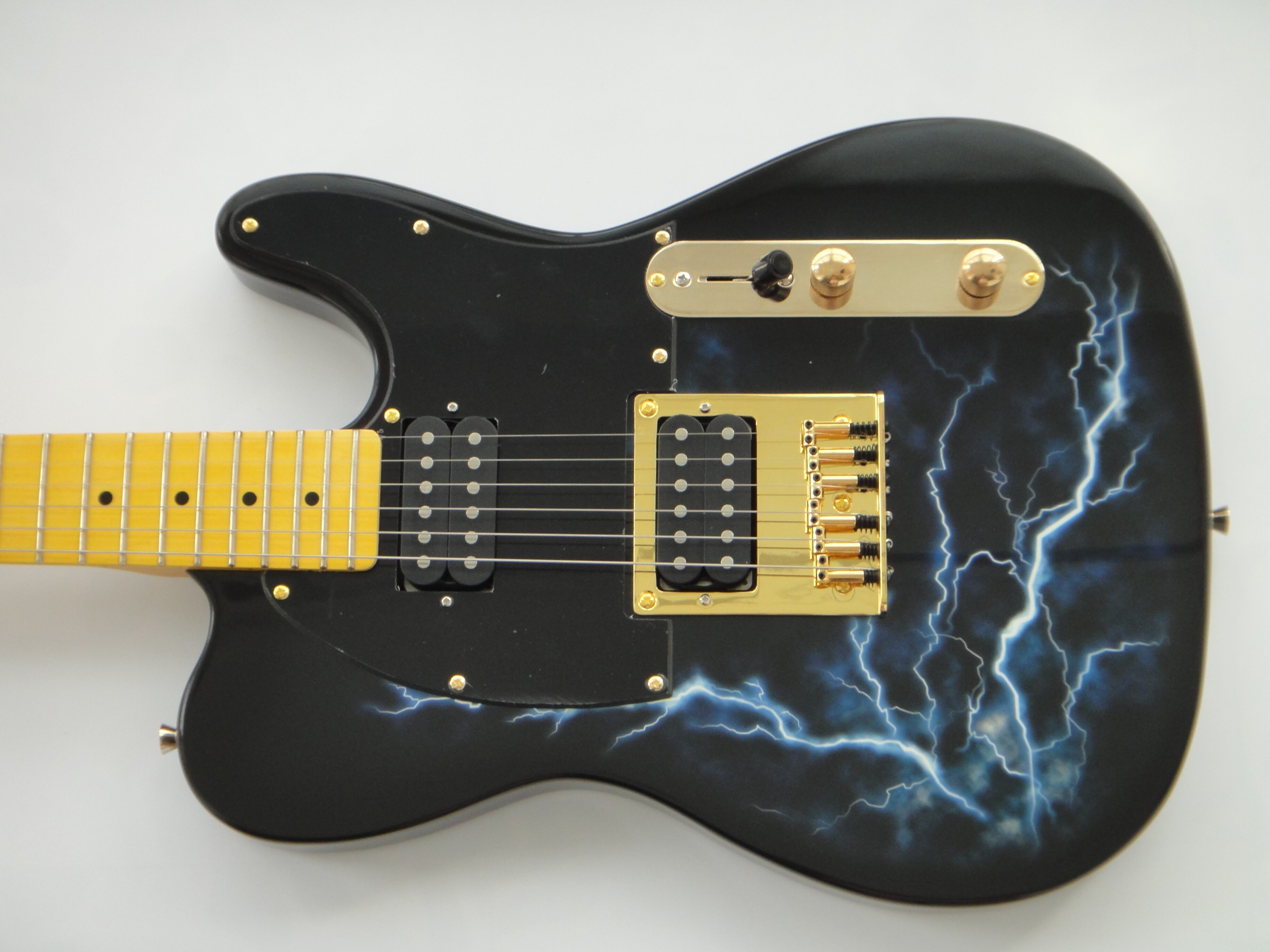 Afanti Customized Mahogany Body Maple Fingerboard Electric Guitar