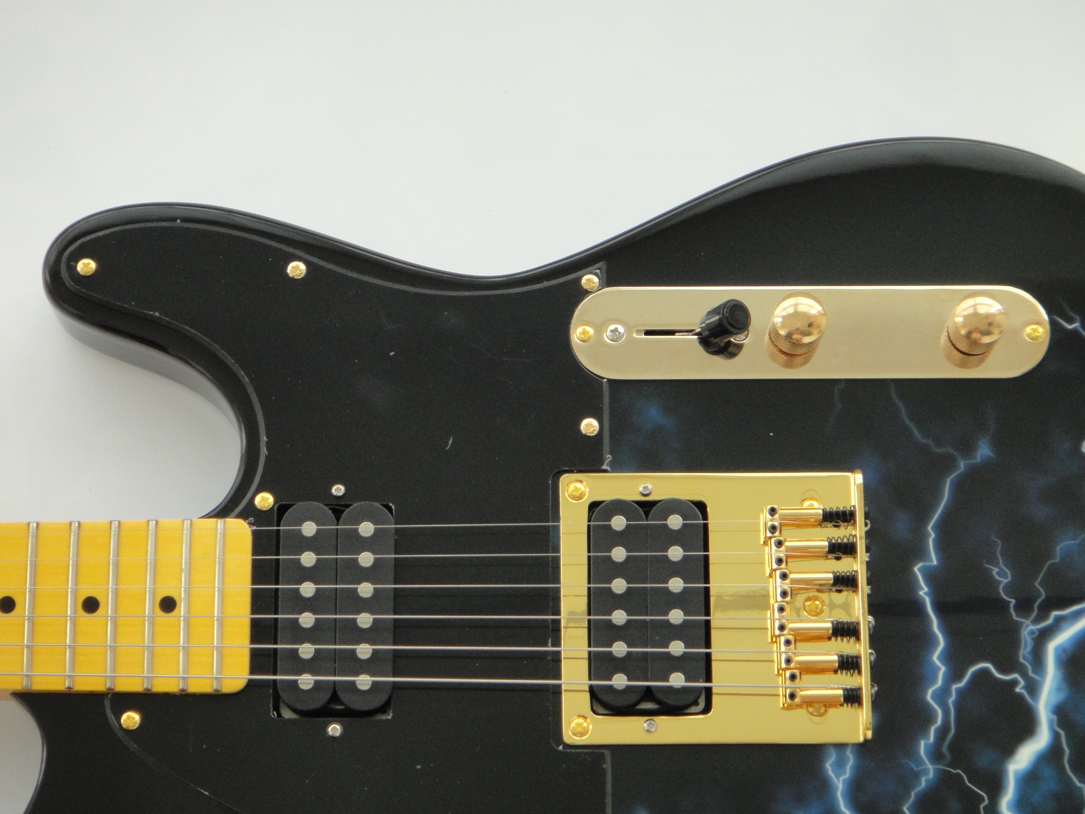 Afanti Customized Mahogany Body Maple Fingerboard Electric Guitar