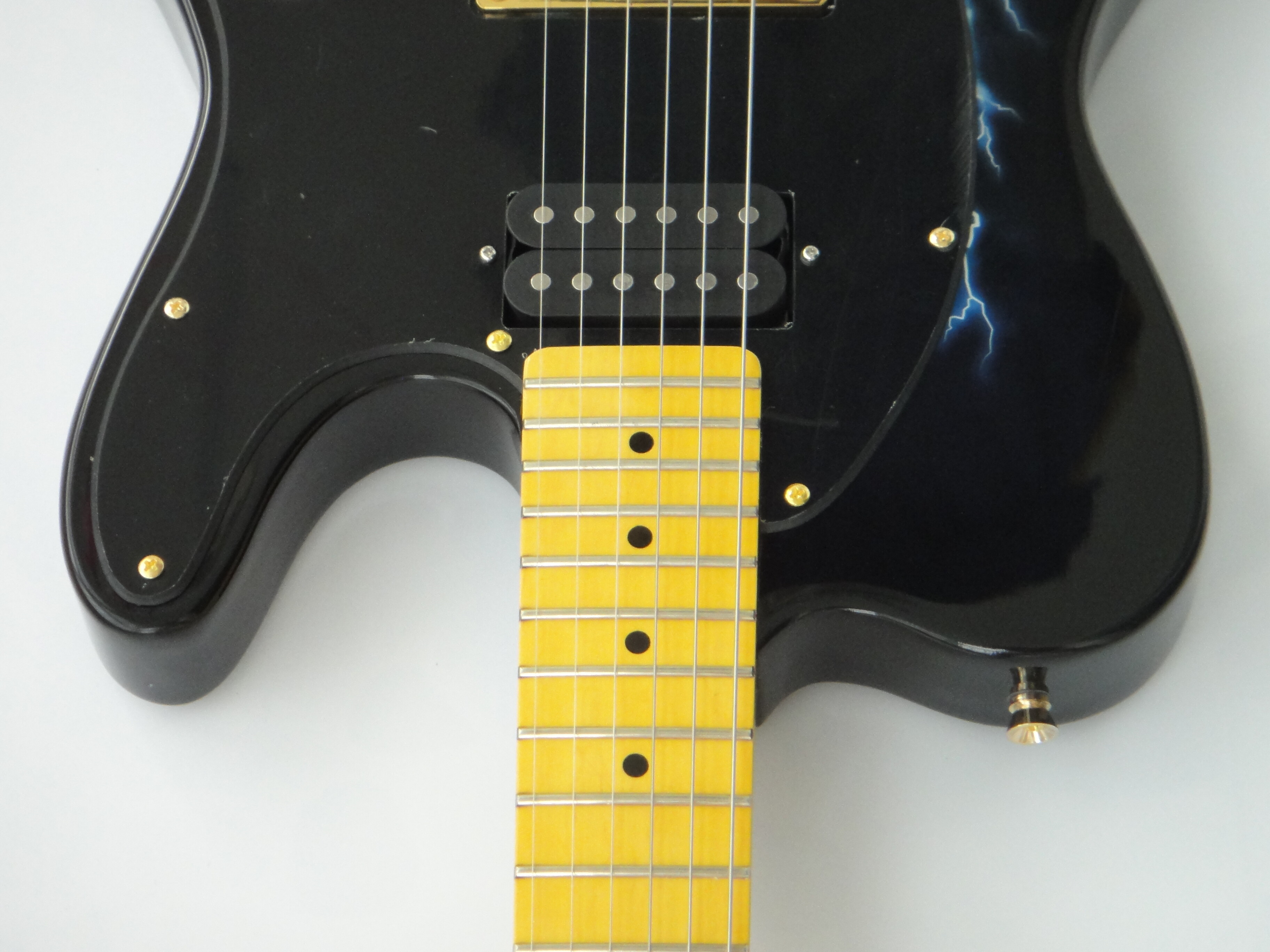 Afanti Customized Mahogany Body Maple Fingerboard Electric Guitar