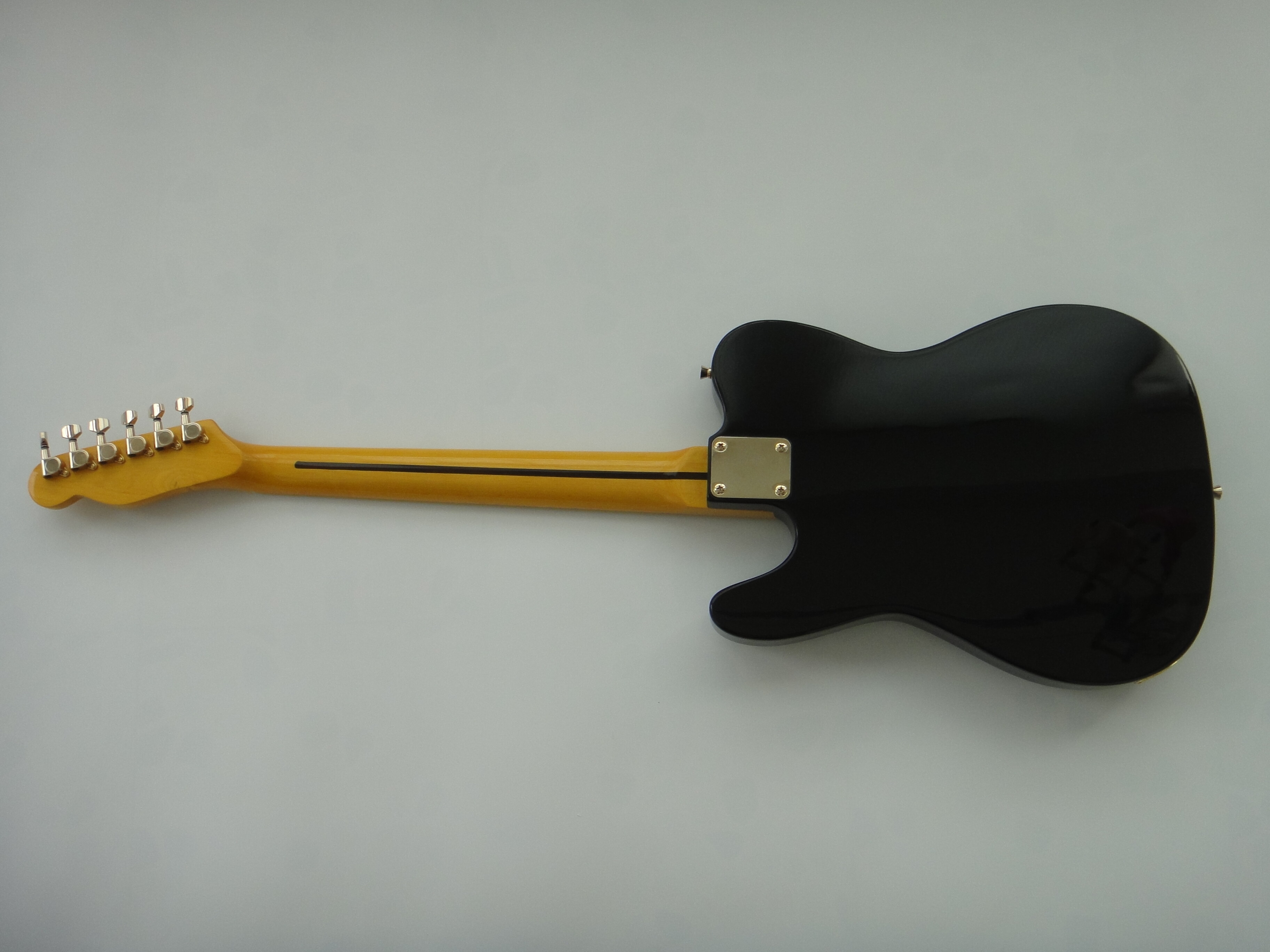 Afanti Customized Mahogany Body Maple Fingerboard Electric Guitar