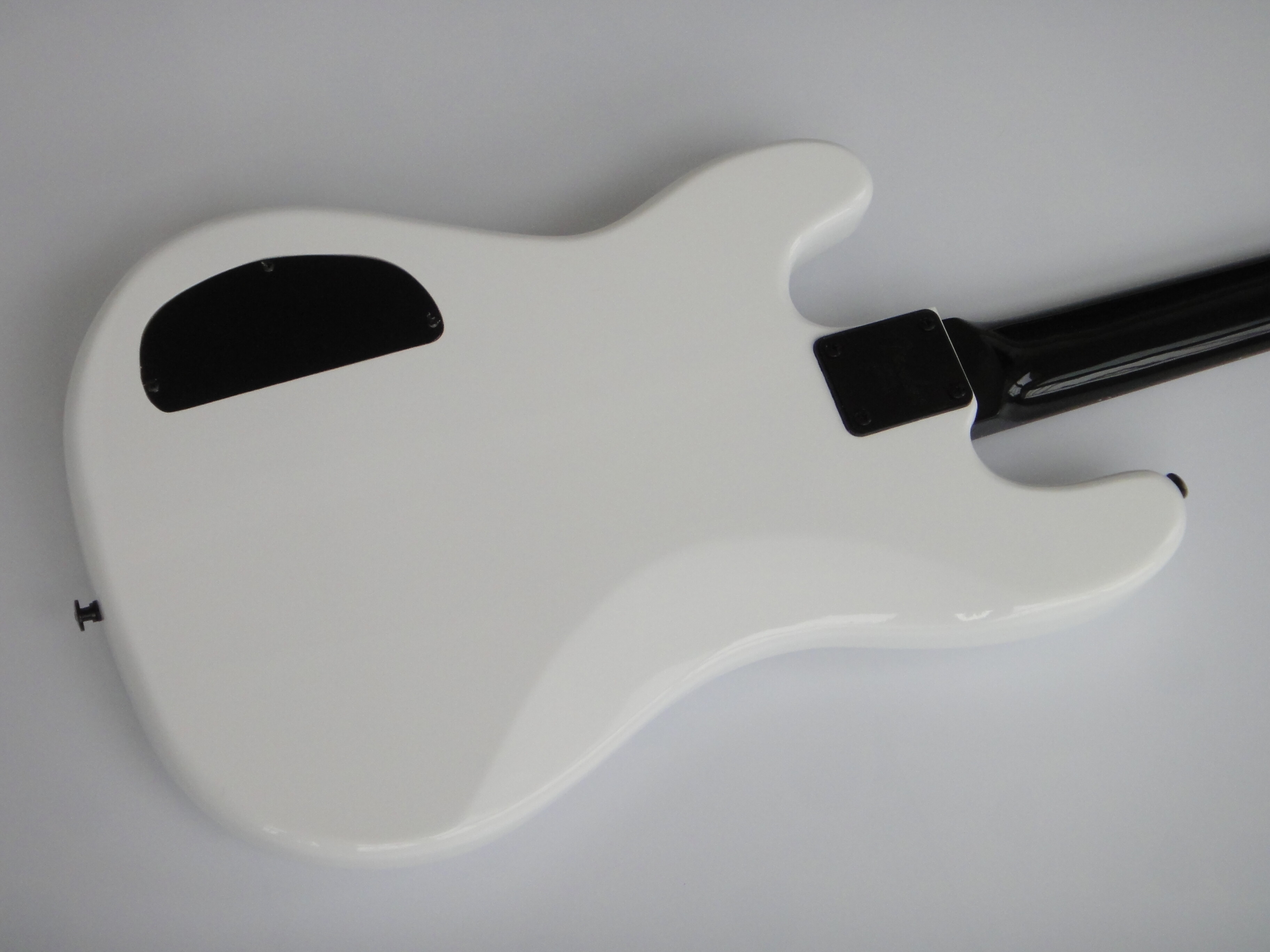 Afanti 4 Strings Bolt On Mahogany Neck Electric Bass Guitar