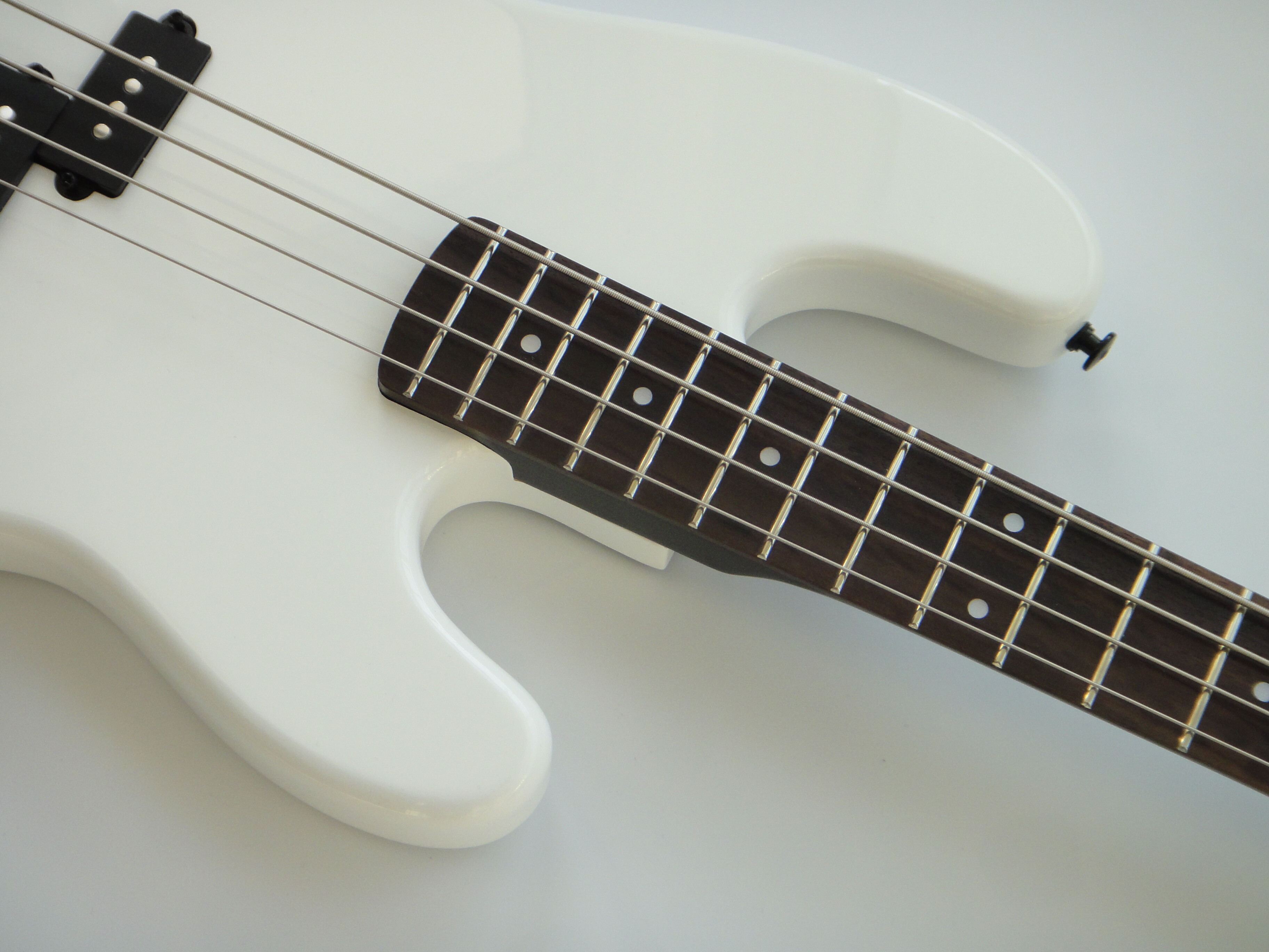 Afanti 4 Strings Bolt On Mahogany Neck Electric Bass Guitar