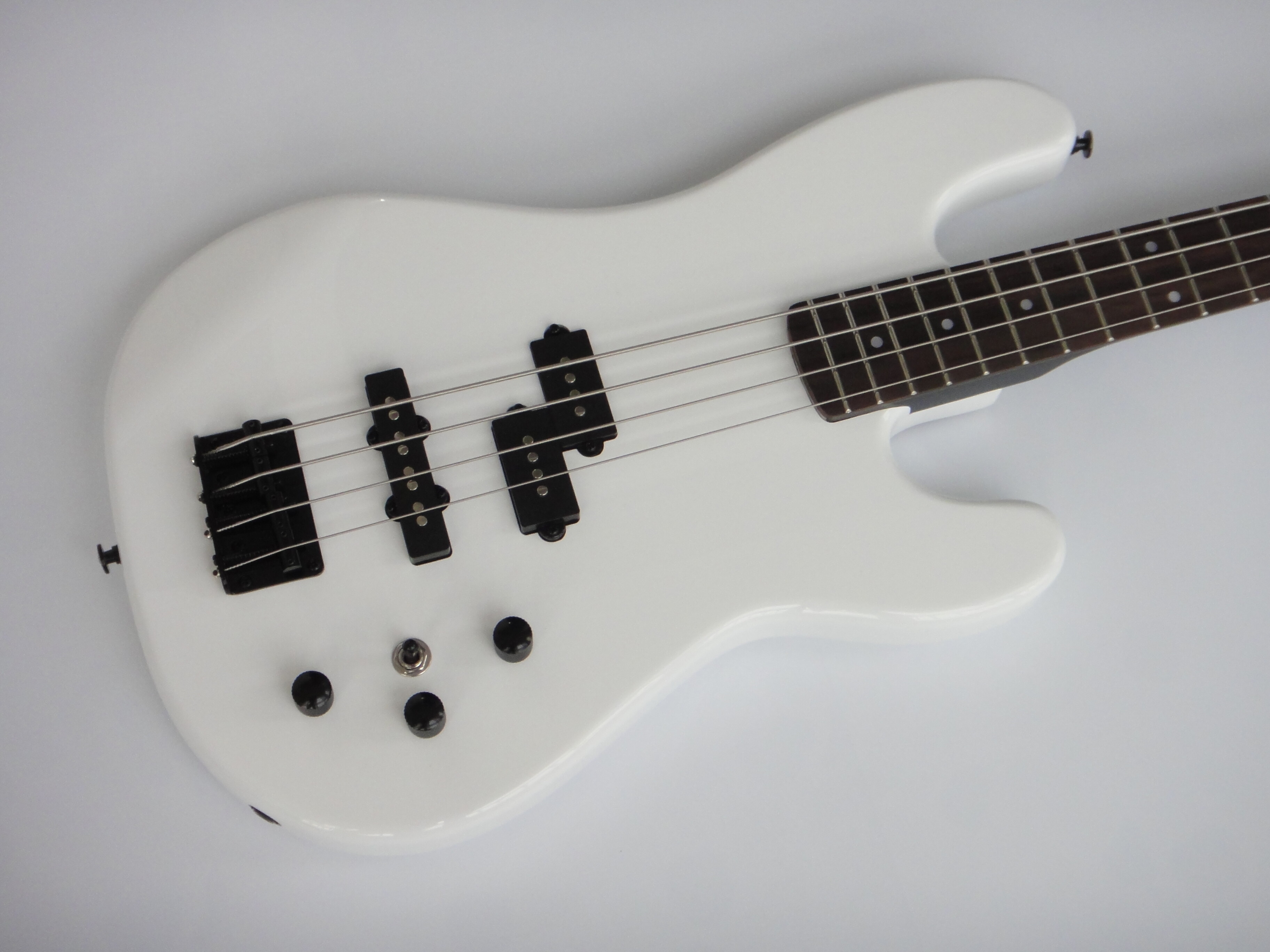 Afanti 4 Strings Bolt On Mahogany Neck Electric Bass Guitar