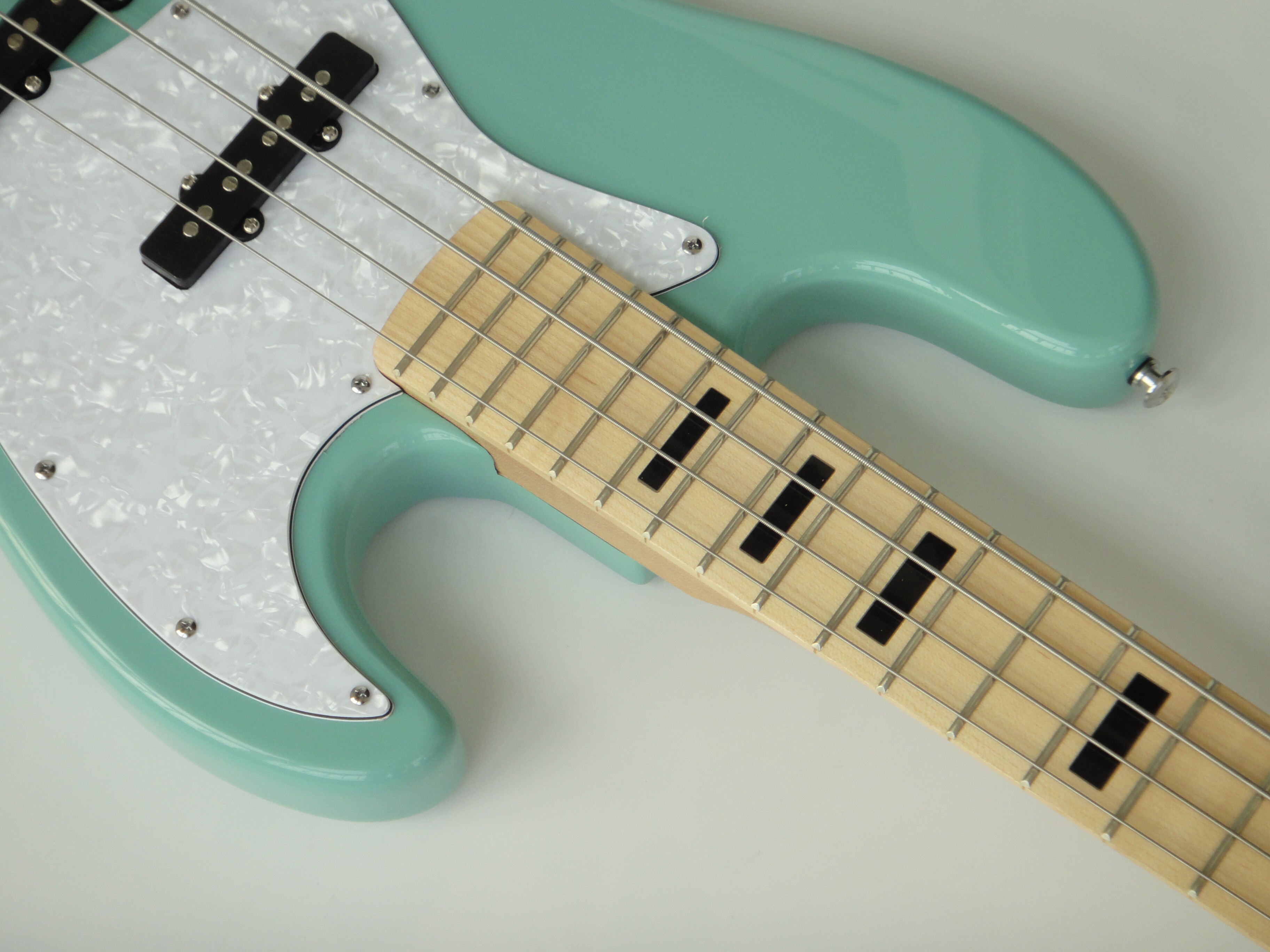 Afanti Customized Mahogany Body Bolt On Maple Neck Electric Guitar