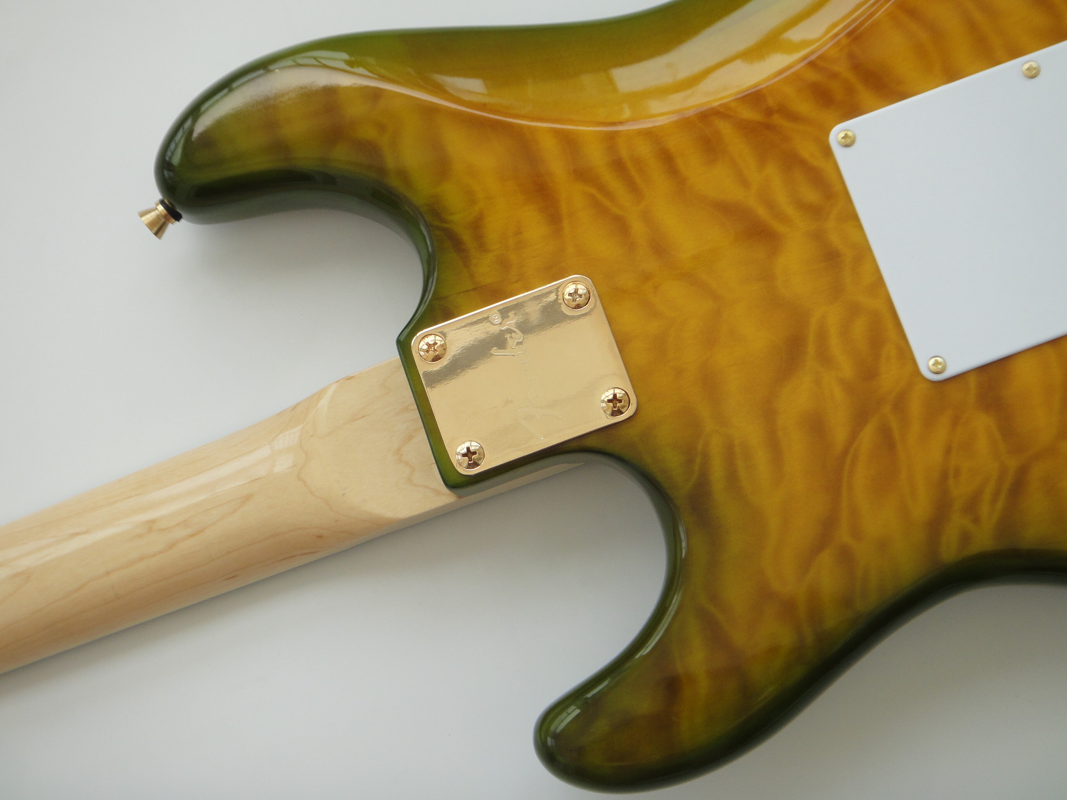 Afanti Customized Basswood Body with Quilted Maple Top Electric Guitar