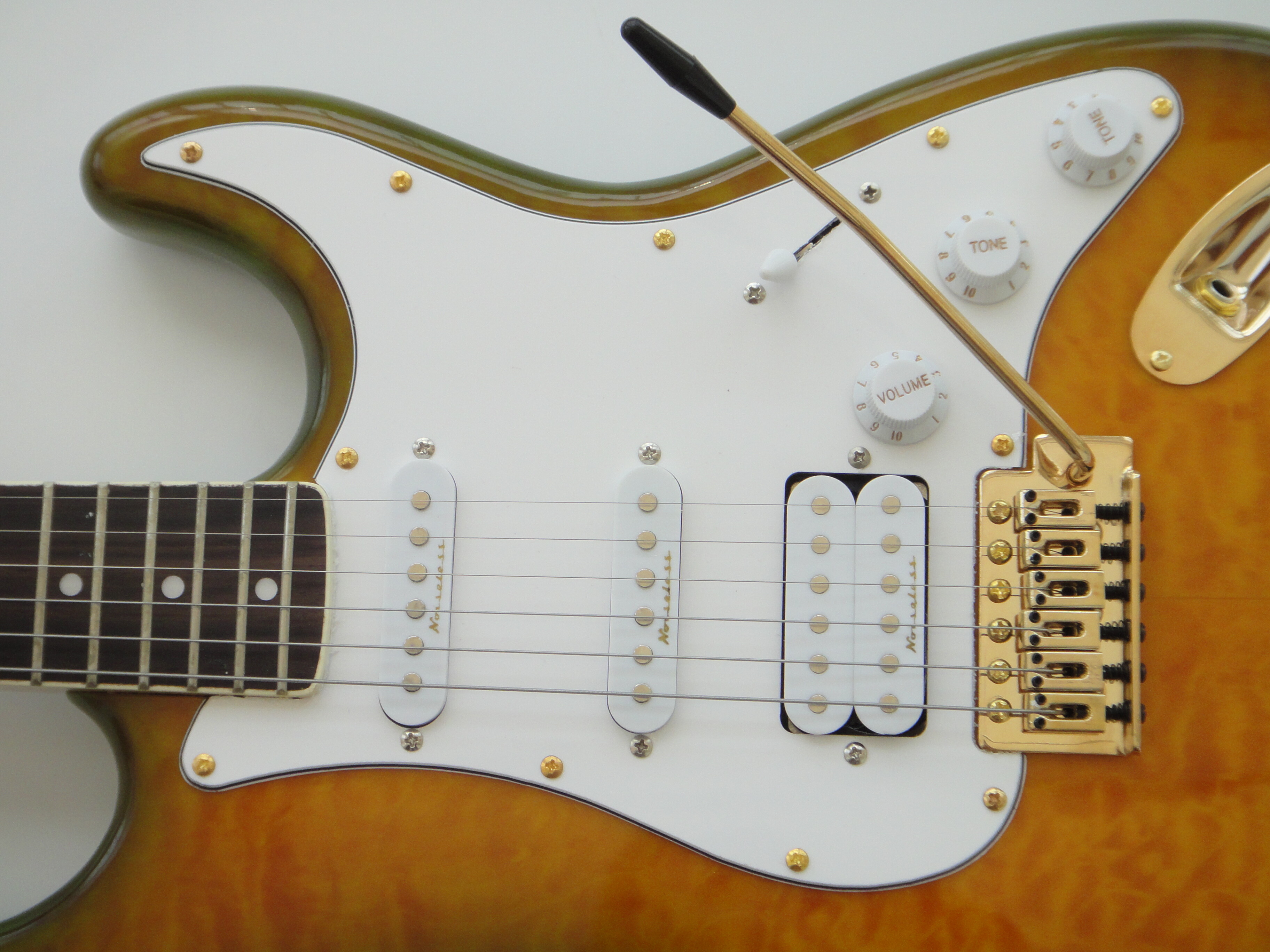 Afanti Customized Basswood Body with Quilted Maple Top Electric Guitar