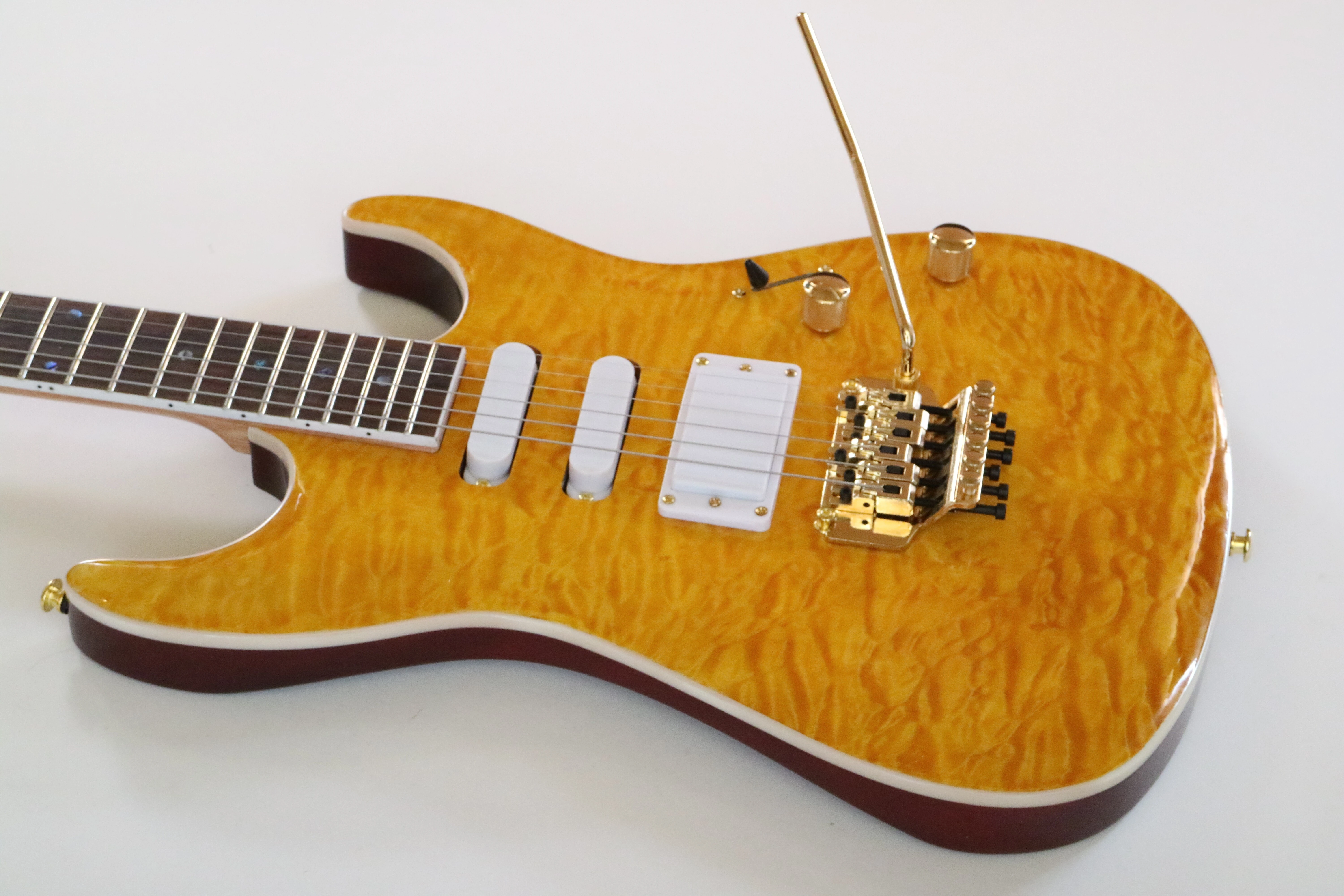Afanti Customized Sh Mahogany Body with Quilted Maple Veneer Electric Guitar