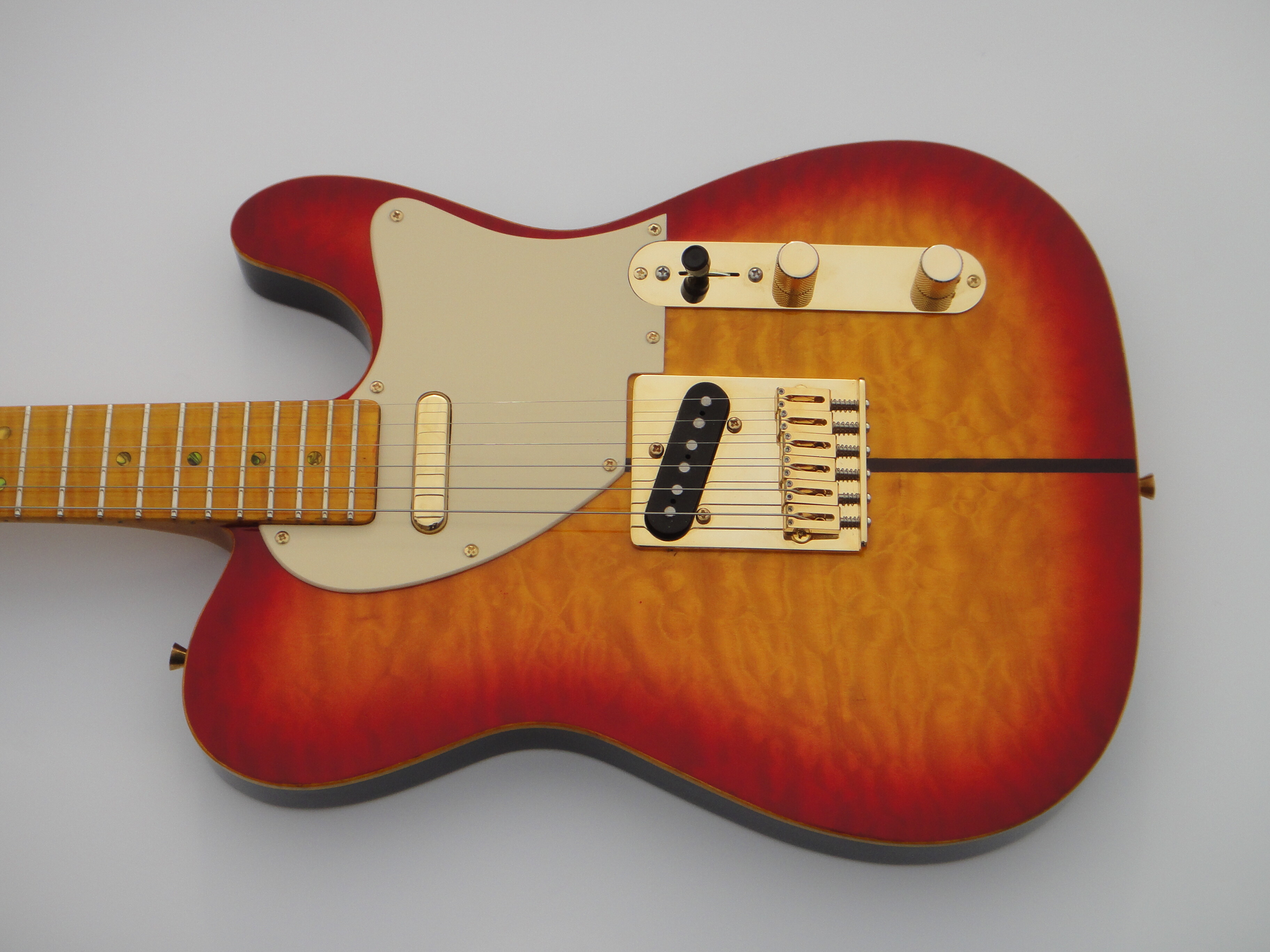 Afanti Customized Mahogany Body with Quilted Maple Veneer Acoustic Electric Guitar