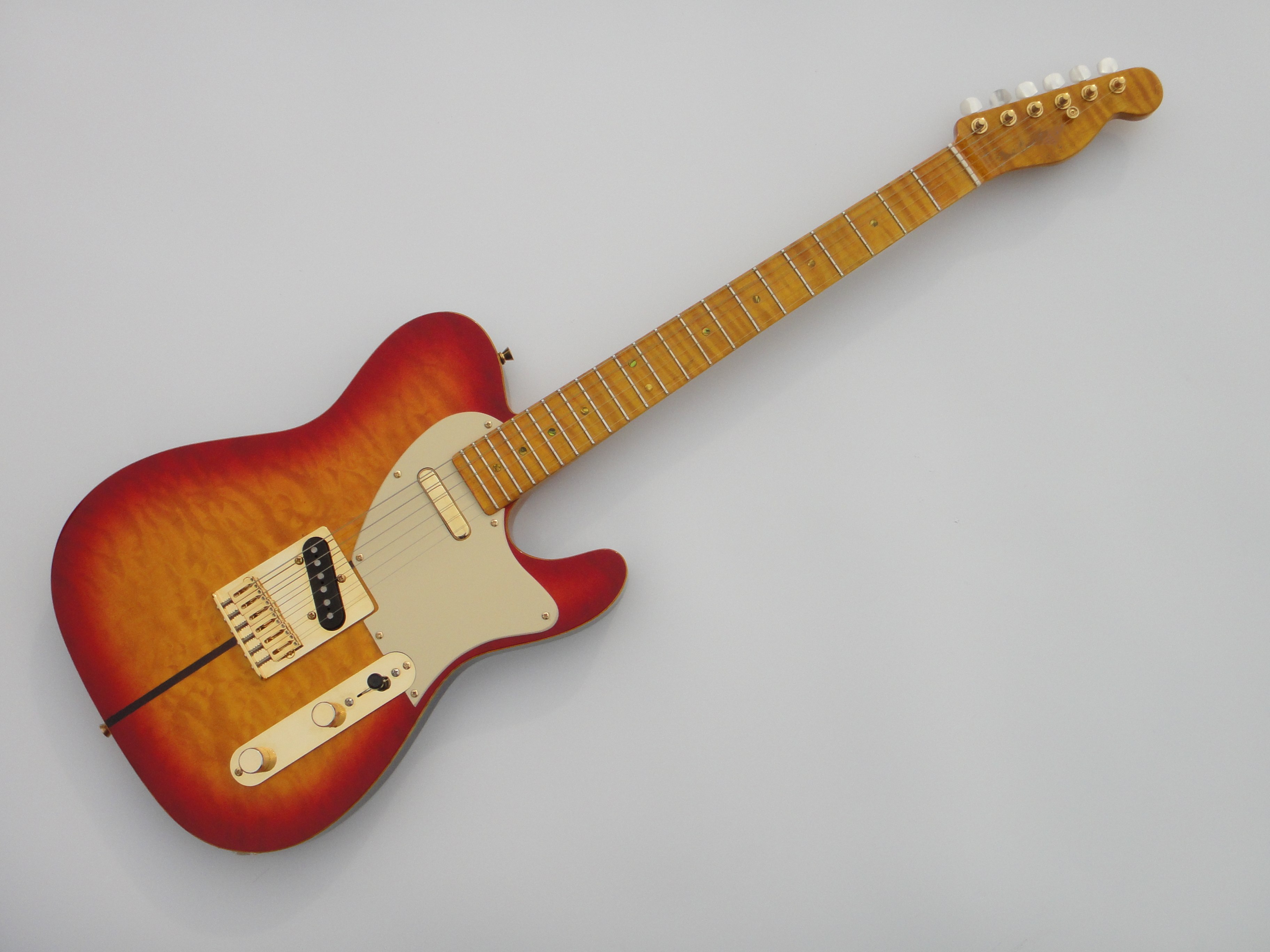 Afanti Customized Mahogany Body with Quilted Maple Veneer Acoustic Electric Guitar