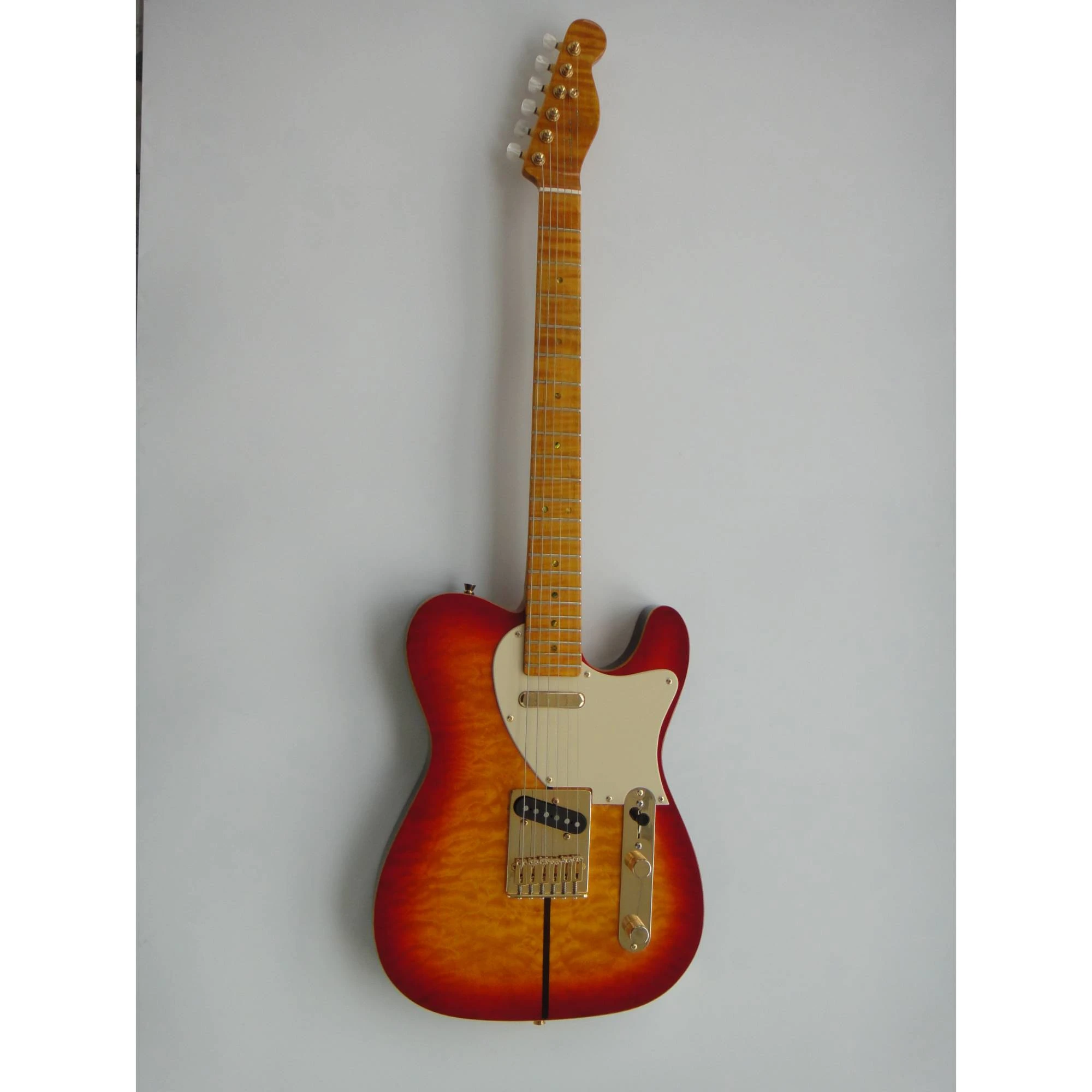 Afanti Customized Mahogany Body with Quilted Maple Veneer Acoustic Electric Guitar