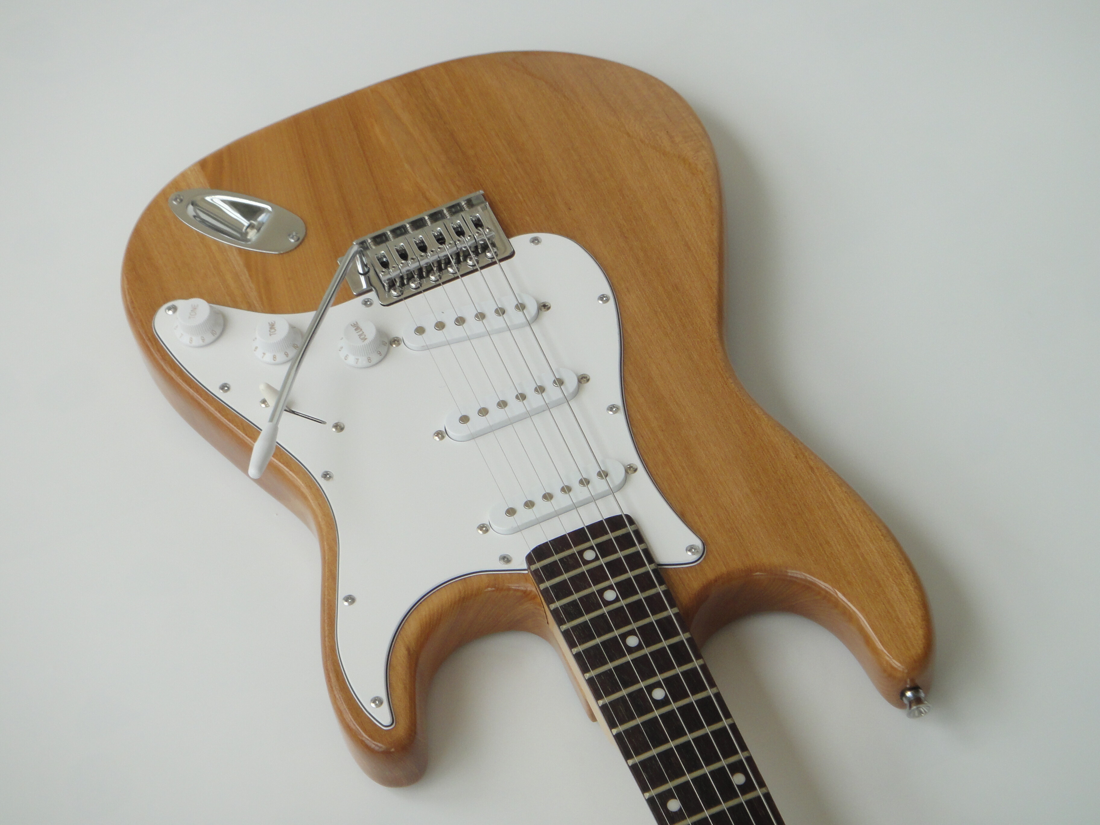 Afanti Customized Bolt On Maple Neck St Electric Guitar