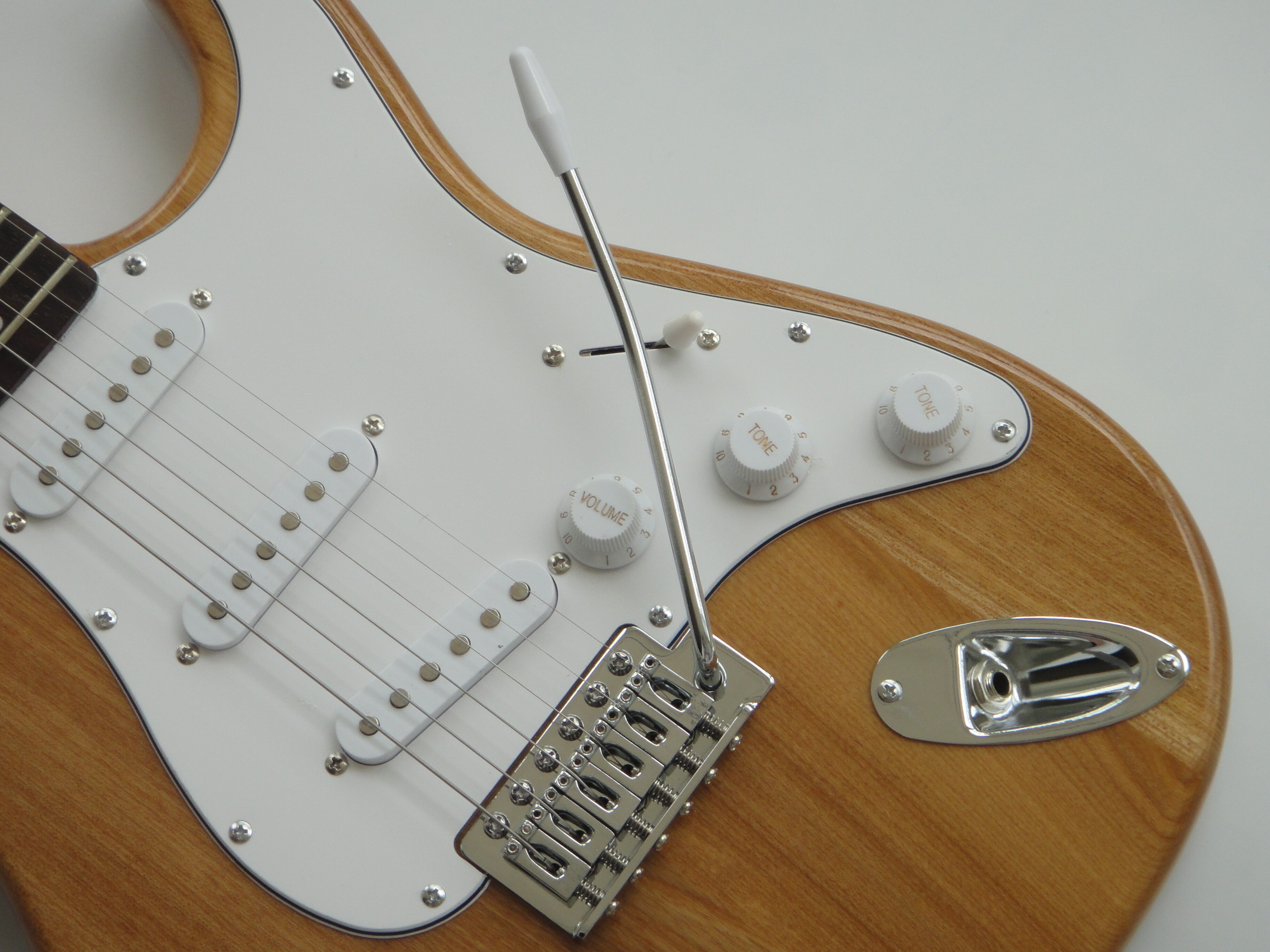 Afanti Customized Bolt On Maple Neck St Electric Guitar