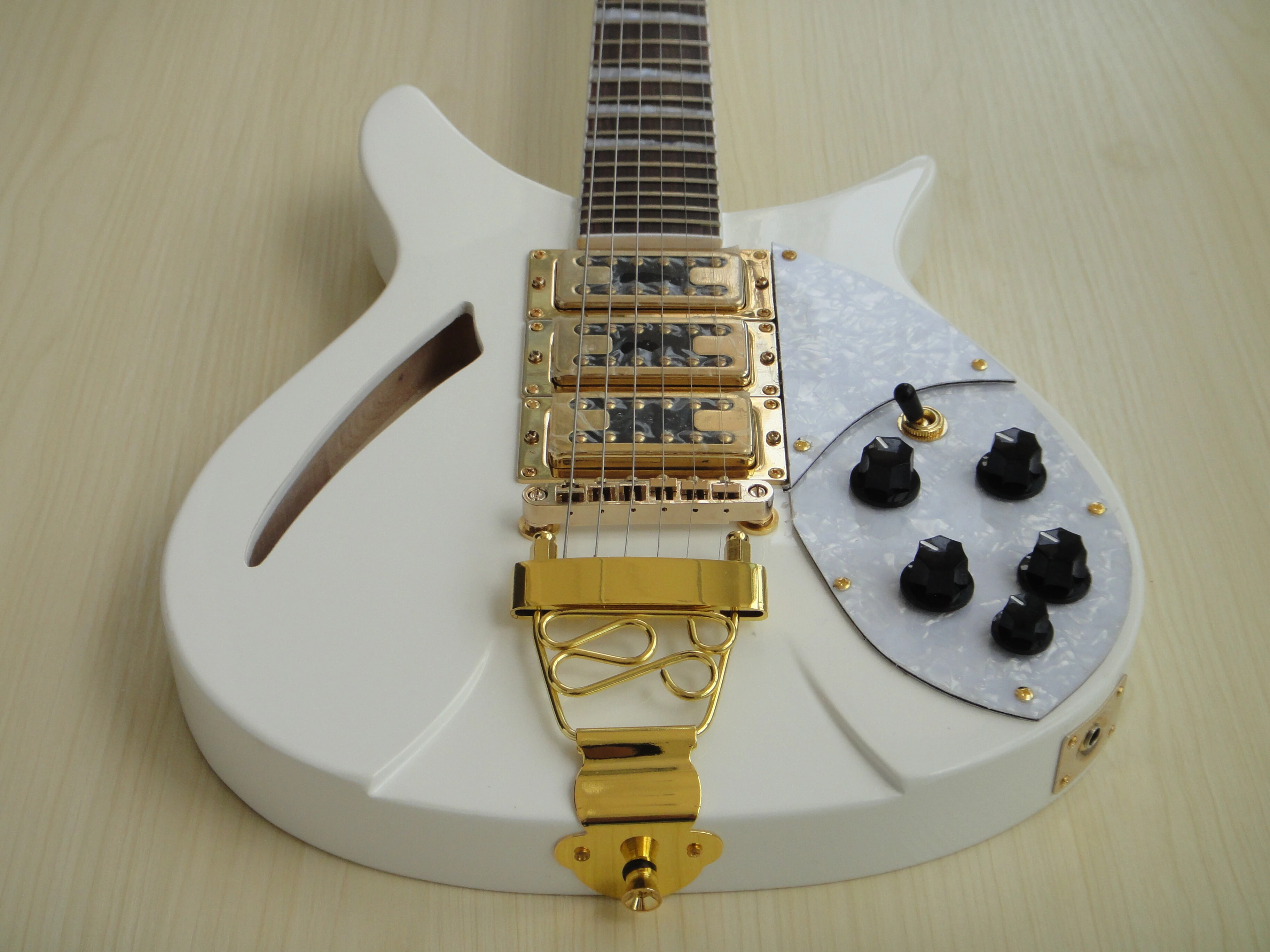 Afanti Customized Rick Style Mahogny Body Electric Guitar
