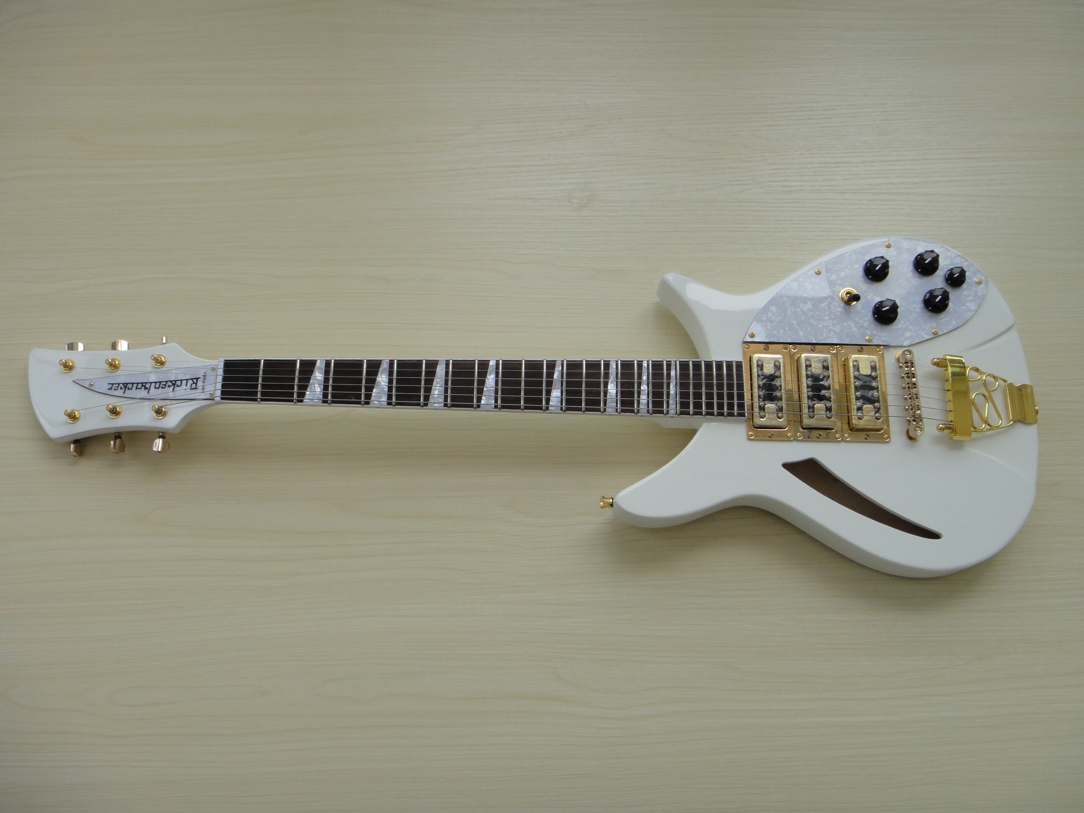 Afanti Customized Rick Style Mahogny Body Electric Guitar