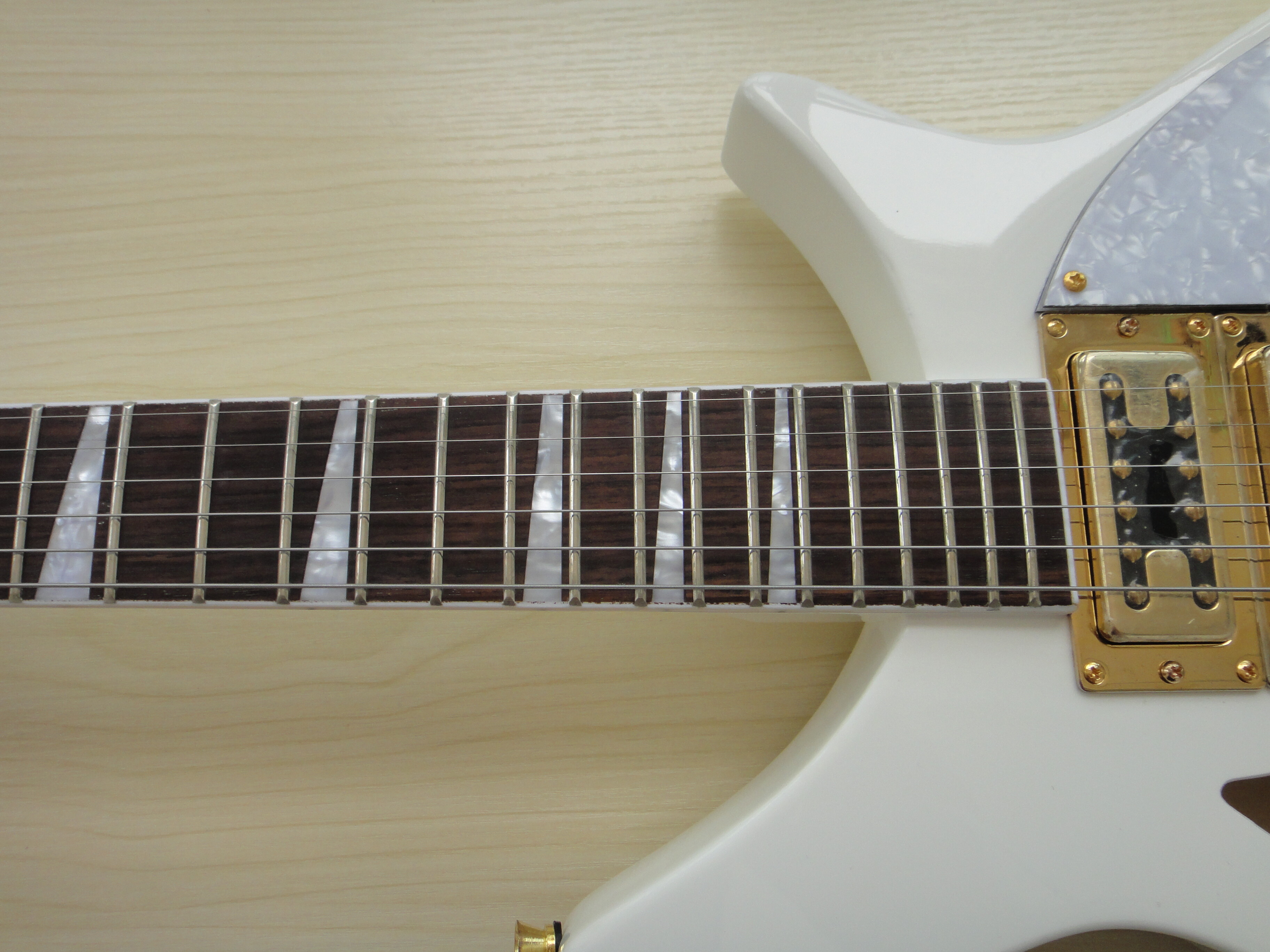 Afanti Customized Rick Style Mahogny Body Electric Guitar