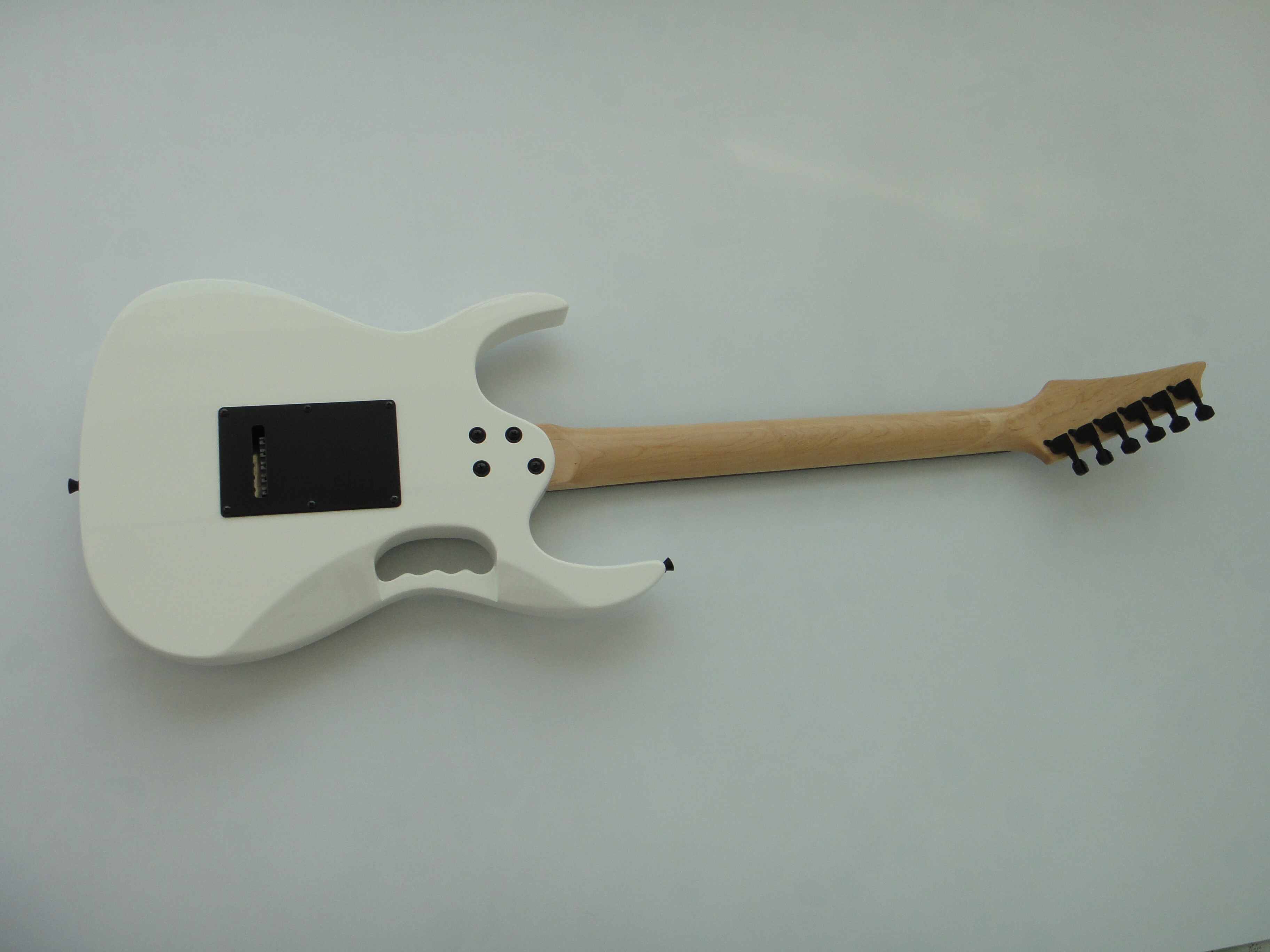 Afanti Customized Bolt On Maple Neck Basswood Body Electric Guitar