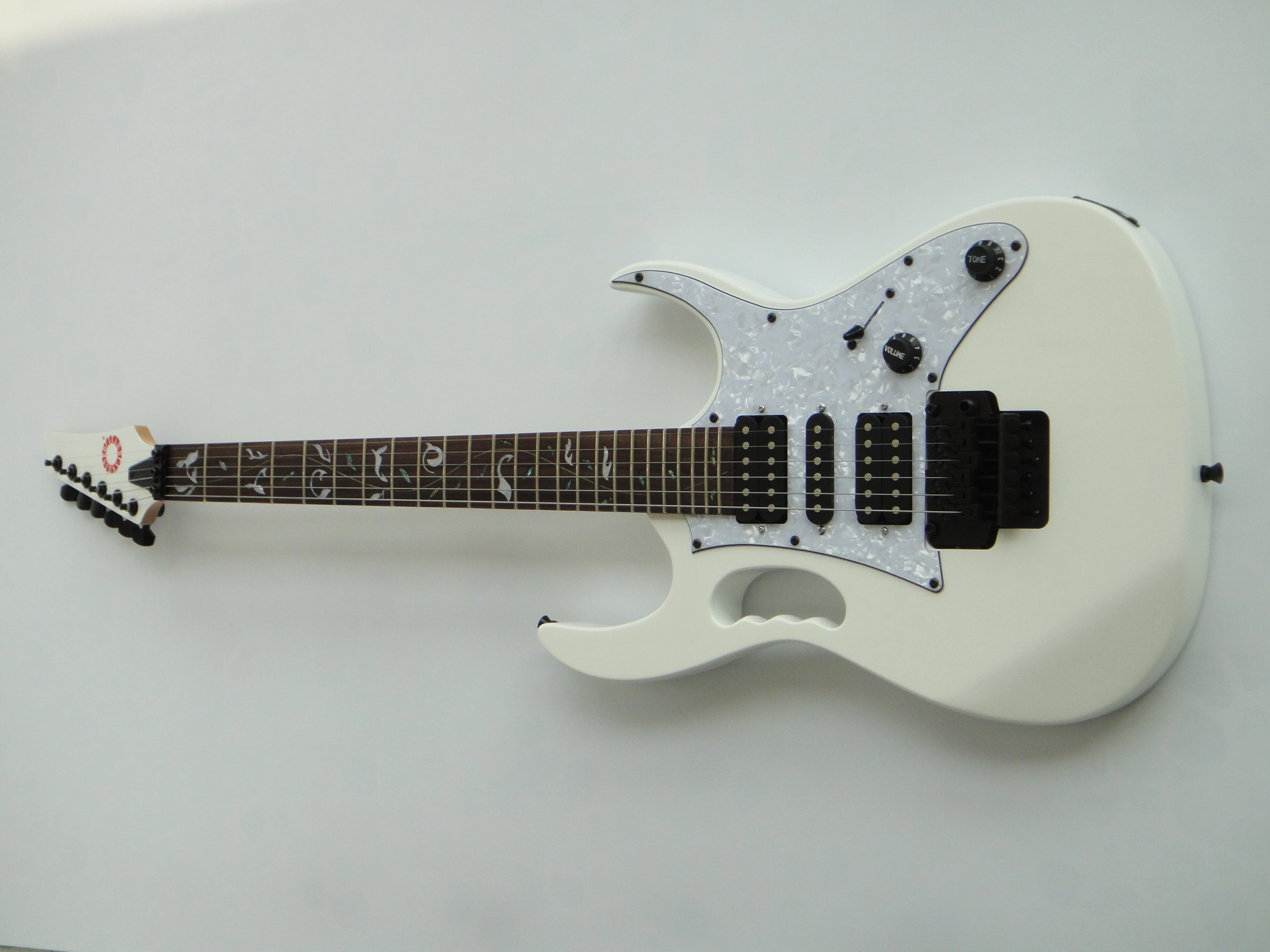 Afanti Customized Bolt On Maple Neck Basswood Body Electric Guitar